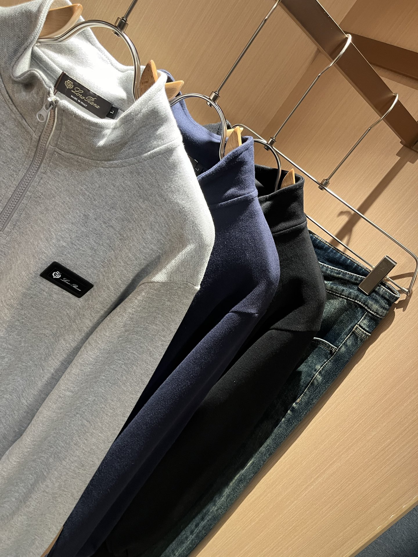 Loro Piana诺悠翩雅 2025秋冬新品男士卫衣，外贸公司订单！胸前logo图案徽章设计！客供珠地