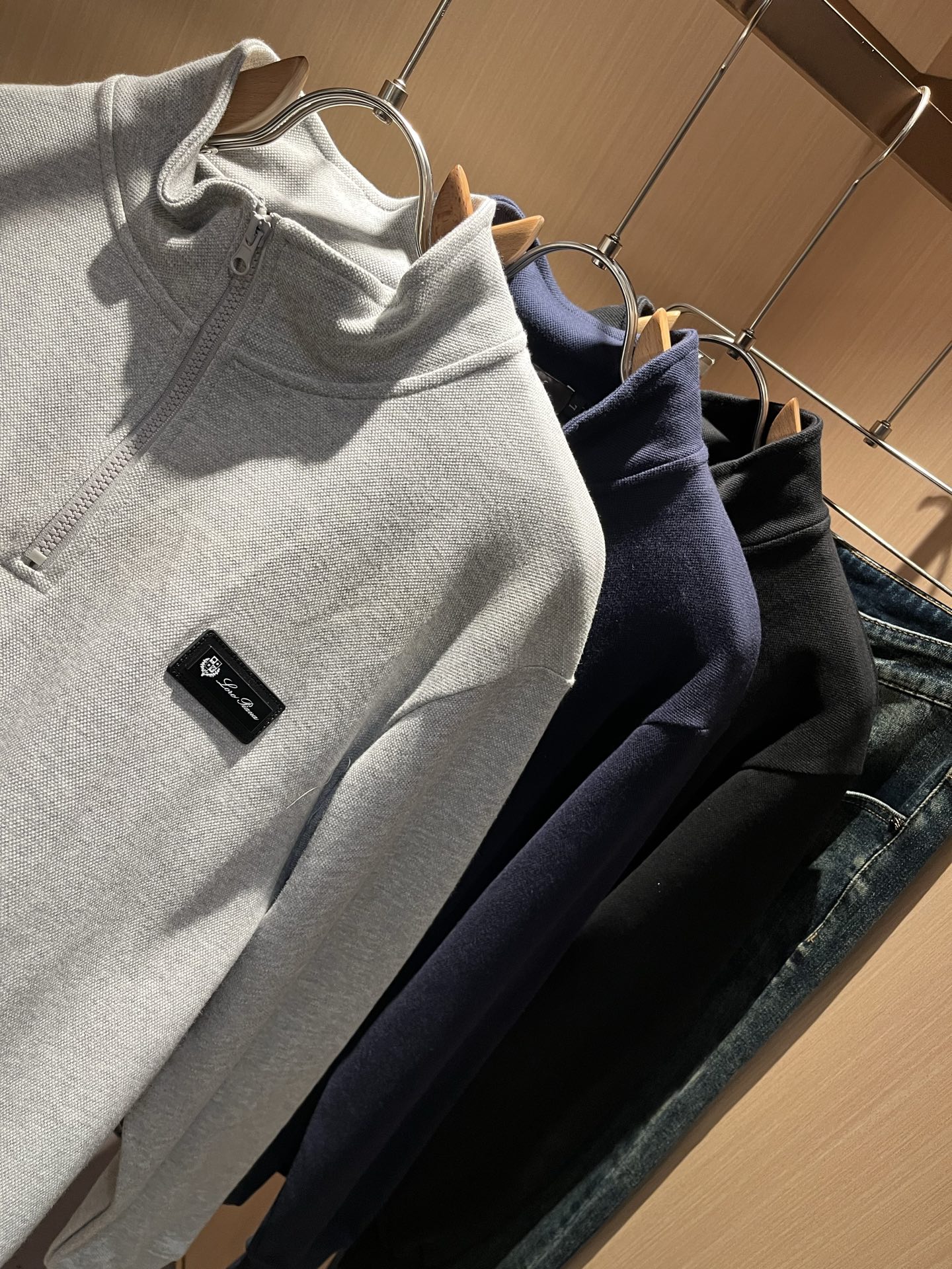 Loro Piana诺悠翩雅 2025秋冬新品男士卫衣，外贸公司订单！胸前logo图案徽章设计！客供珠地