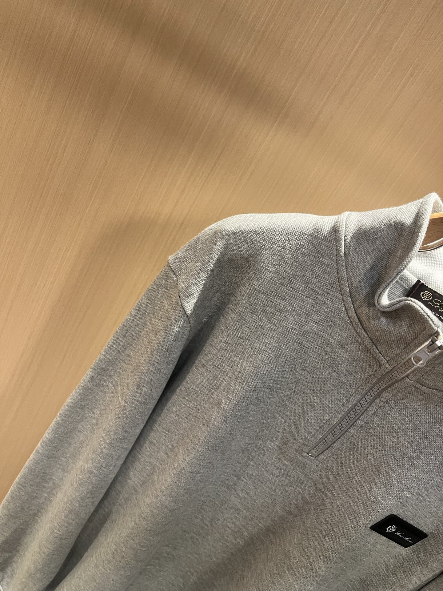 Loro Piana诺悠翩雅 2025秋冬新品男士卫衣，外贸公司订单！胸前logo图案徽章设计！客供珠地