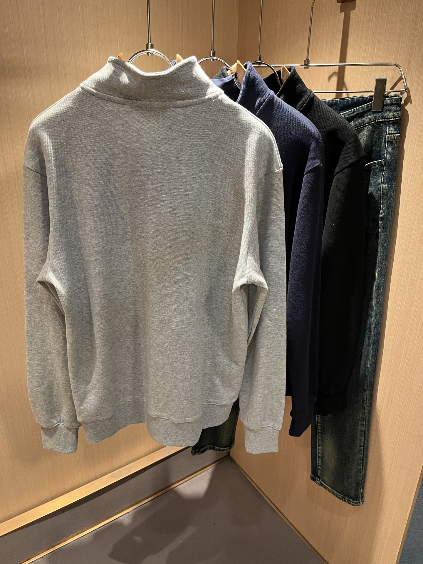 Loro Piana诺悠翩雅 2025秋冬新品男士卫衣，外贸公司订单！胸前logo图案徽章设计！客供珠地