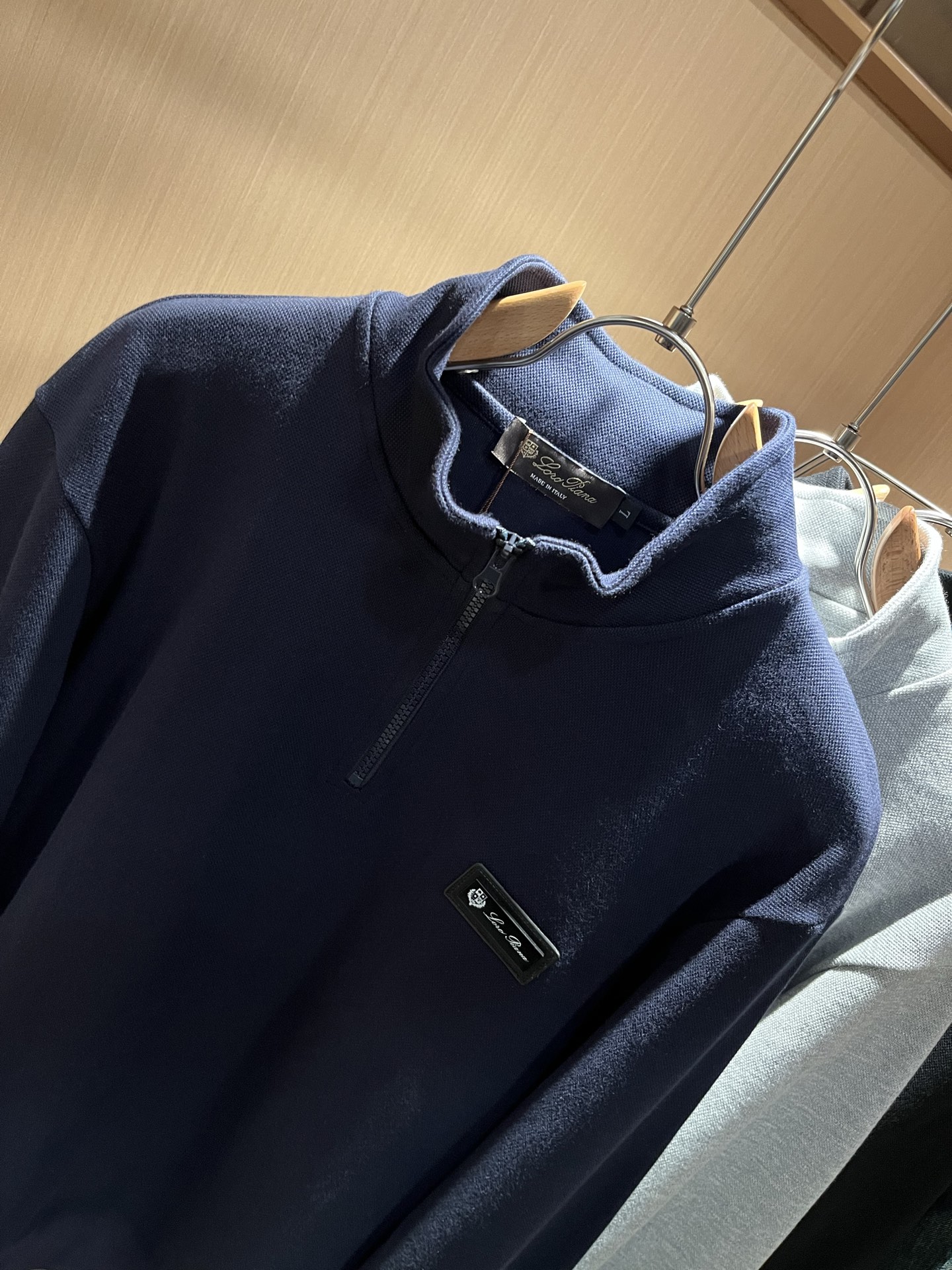 Loro Piana诺悠翩雅 2025秋冬新品男士卫衣，外贸公司订单！胸前logo图案徽章设计！客供珠地