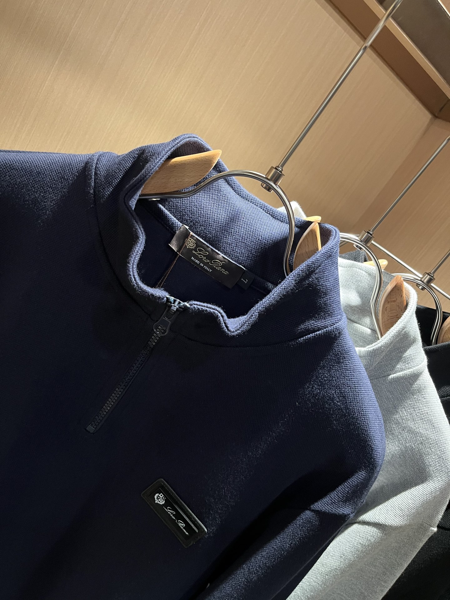 Loro Piana诺悠翩雅 2025秋冬新品男士卫衣，外贸公司订单！胸前logo图案徽章设计！客供珠地