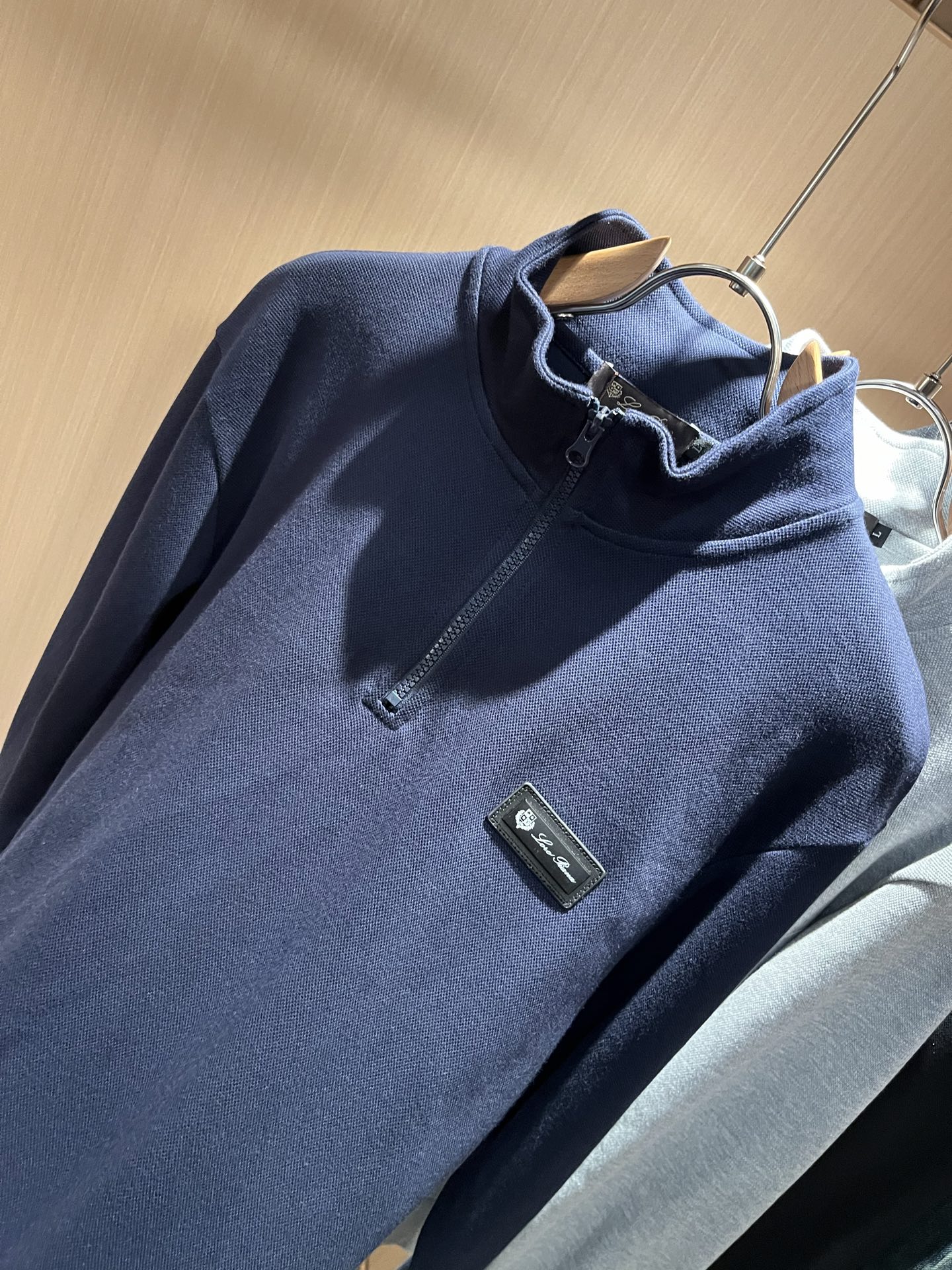 Loro Piana诺悠翩雅 2025秋冬新品男士卫衣，外贸公司订单！胸前logo图案徽章设计！客供珠地