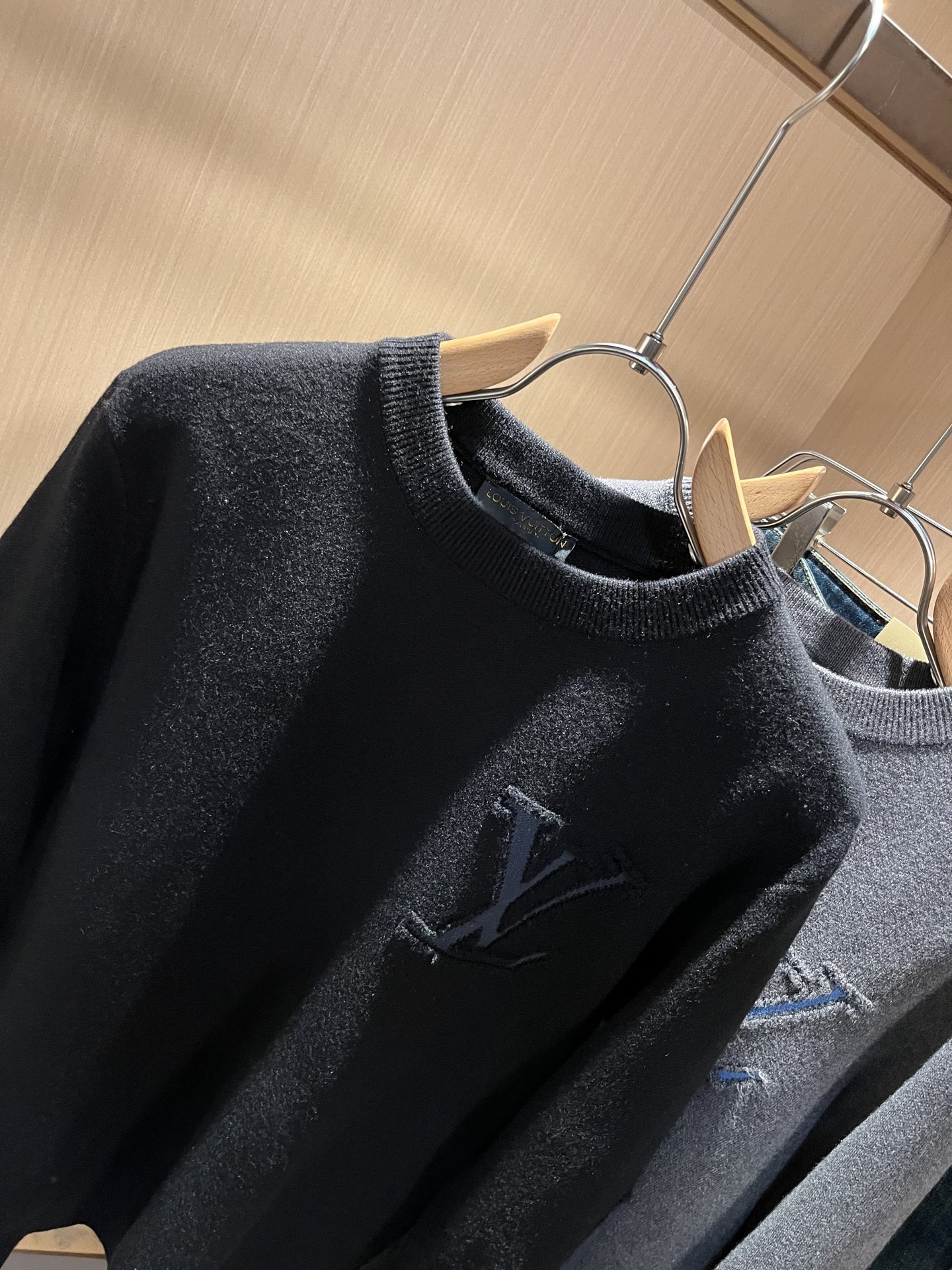 Louis Vuit*on 2025秋冬路易家族轻奢Monogram钩织针织羊毛衫！男女同款👫装饰！ 路