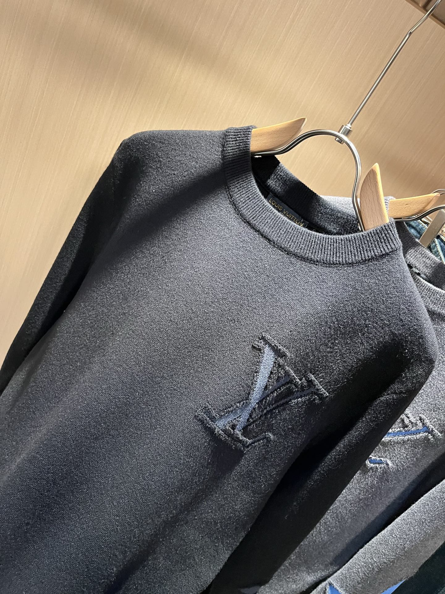 Louis Vuit*on 2025秋冬路易家族轻奢Monogram钩织针织羊毛衫！男女同款👫装饰！ 路