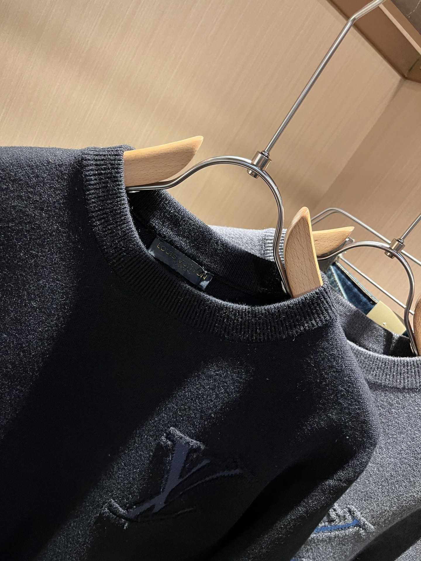 Louis Vuit*on 2025秋冬路易家族轻奢Monogram钩织针织羊毛衫！男女同款👫装饰！ 路