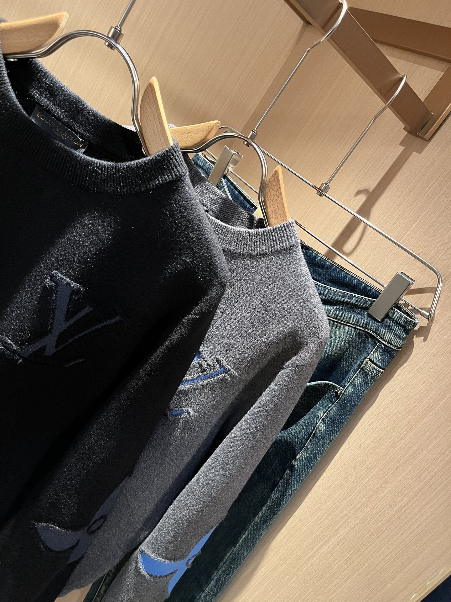 Louis Vuit*on 2025秋冬路易家族轻奢Monogram钩织针织羊毛衫！男女同款👫装饰！ 路