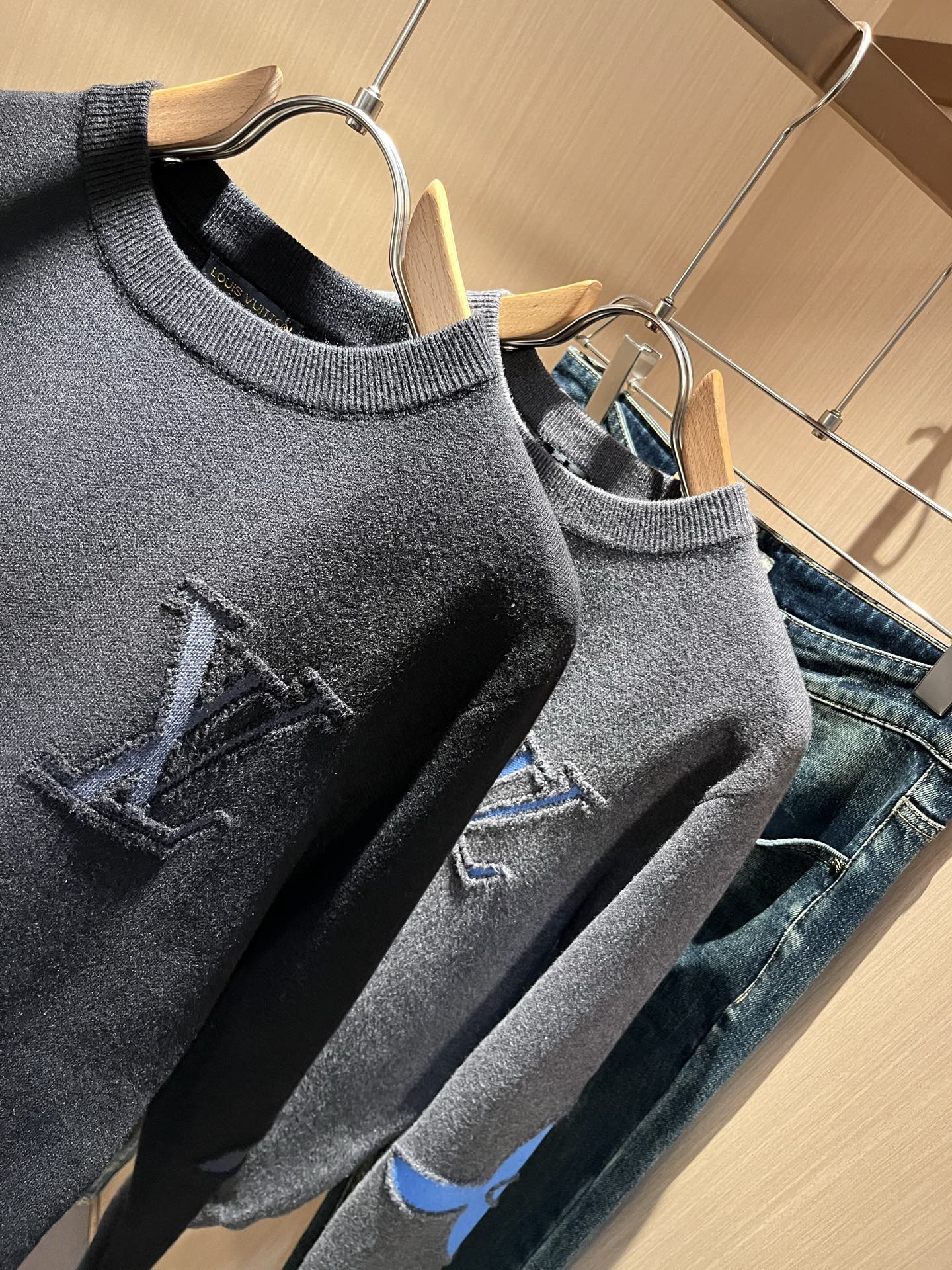 Louis Vuit*on 2025秋冬路易家族轻奢Monogram钩织针织羊毛衫！男女同款👫装饰！ 路