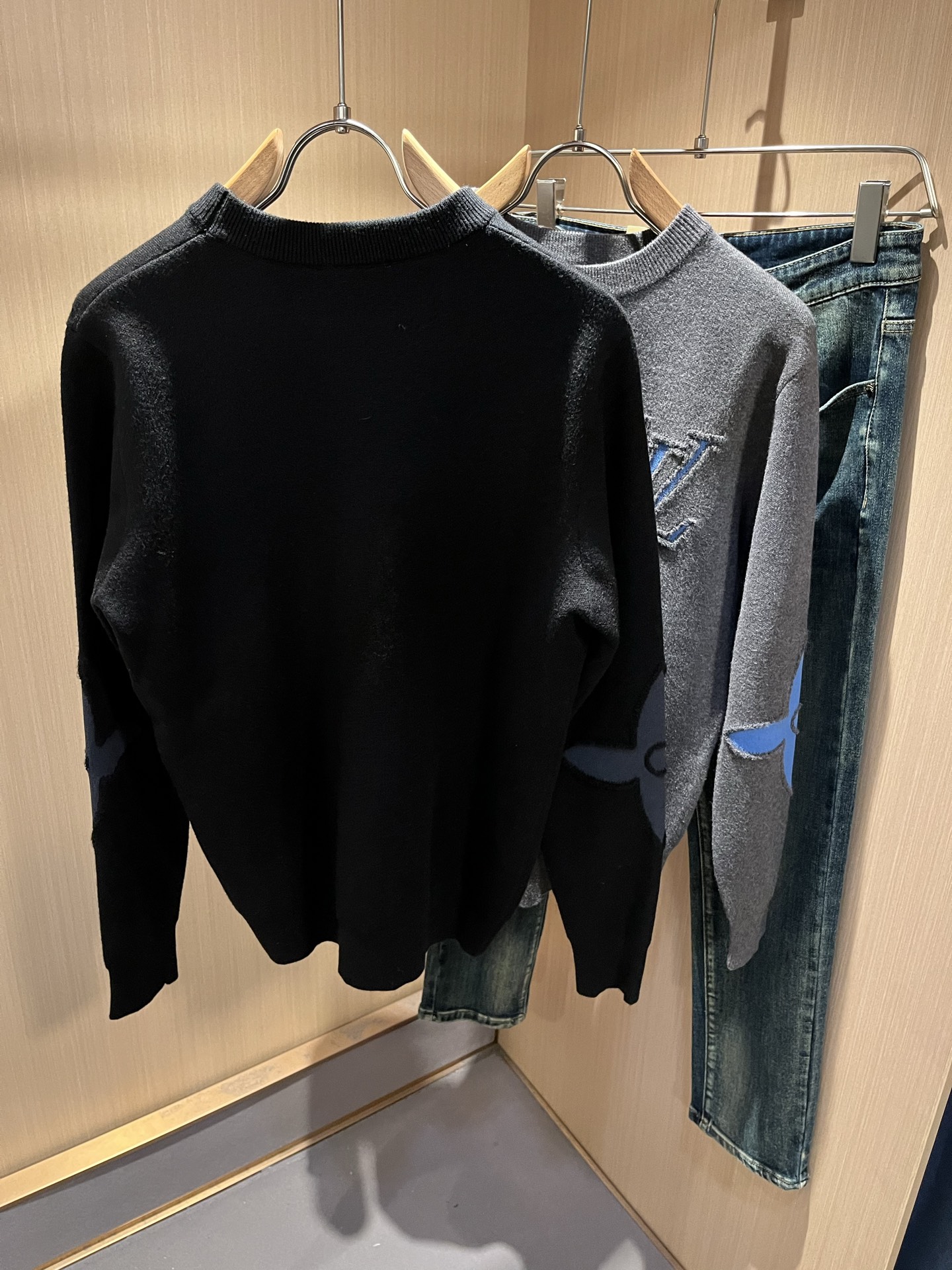 Louis Vuit*on 2025秋冬路易家族轻奢Monogram钩织针织羊毛衫！男女同款👫装饰！ 路