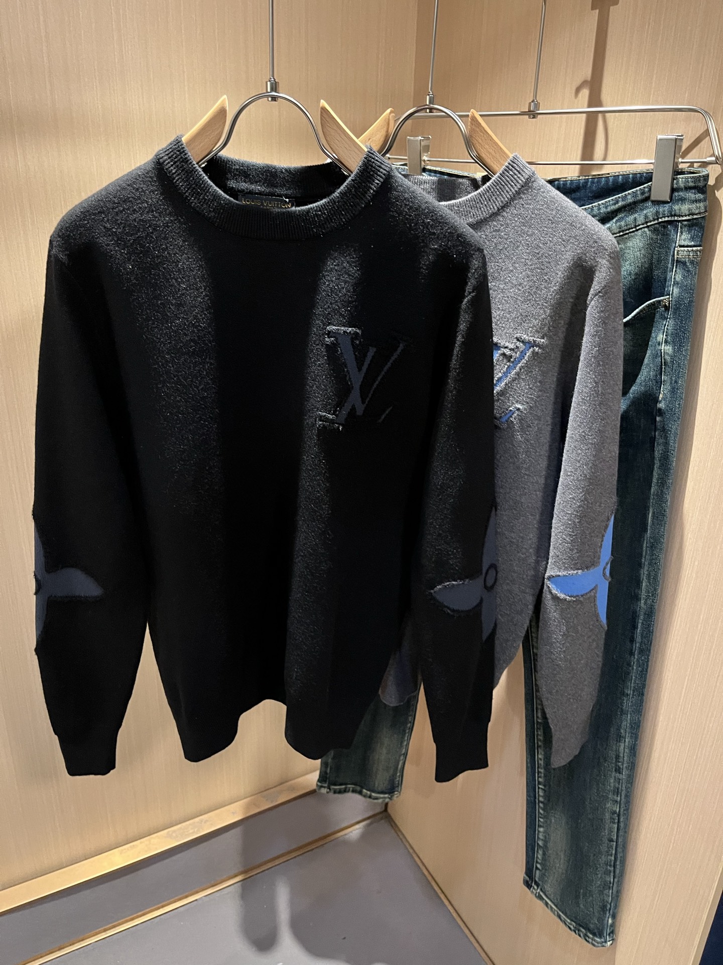 Louis Vuit*on 2025秋冬路易家族轻奢Monogram钩织针织羊毛衫！男女同款👫装饰！ 路