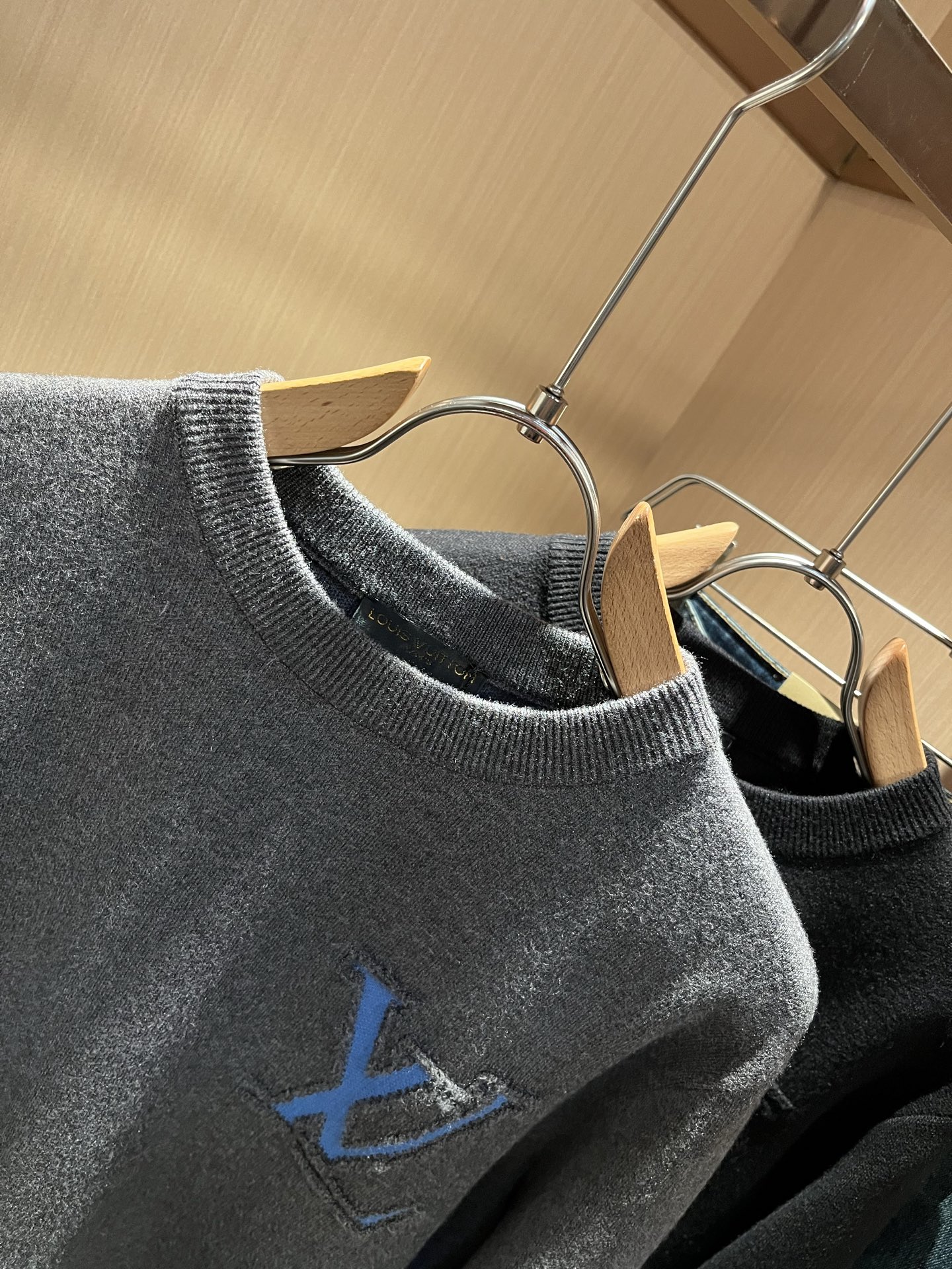 Louis Vuit*on 2025秋冬路易家族轻奢Monogram钩织针织羊毛衫！男女同款👫装饰！ 路