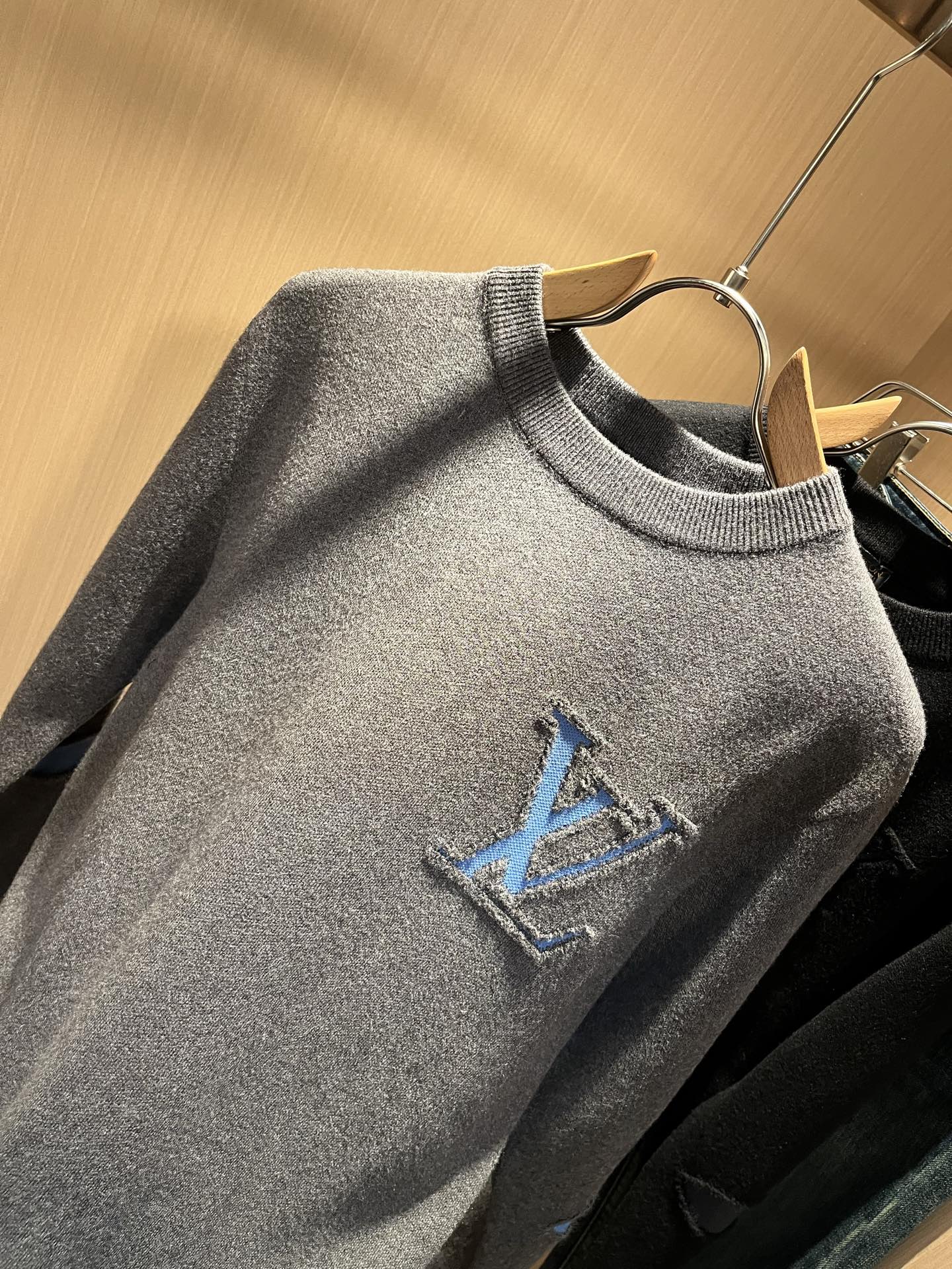 Louis Vuit*on 2025秋冬路易家族轻奢Monogram钩织针织羊毛衫！男女同款👫装饰！ 路