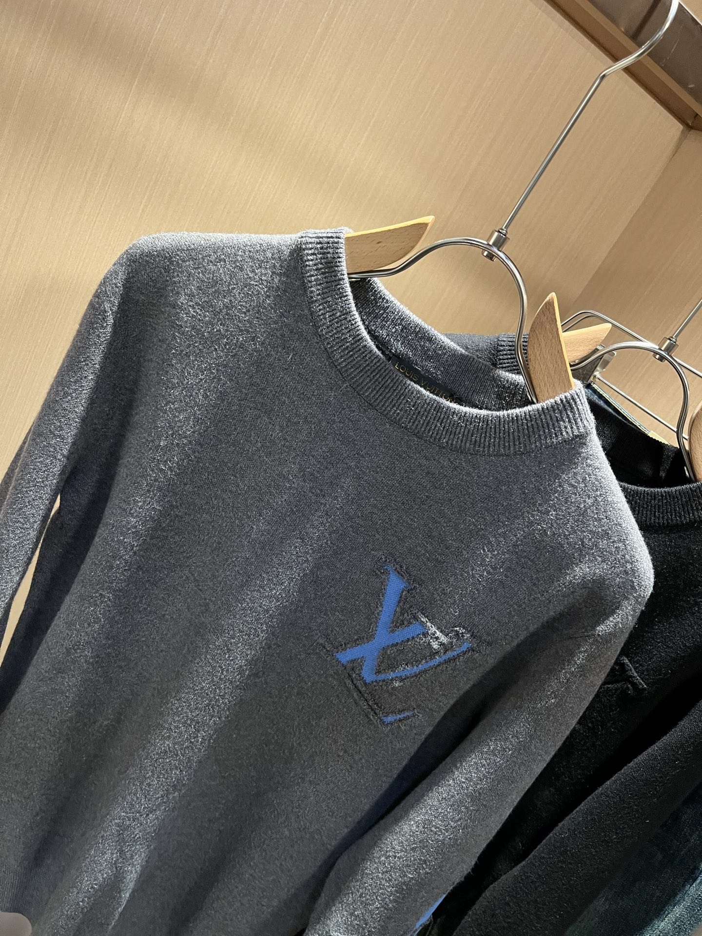 Louis Vuit*on 2025秋冬路易家族轻奢Monogram钩织针织羊毛衫！男女同款👫装饰！ 路