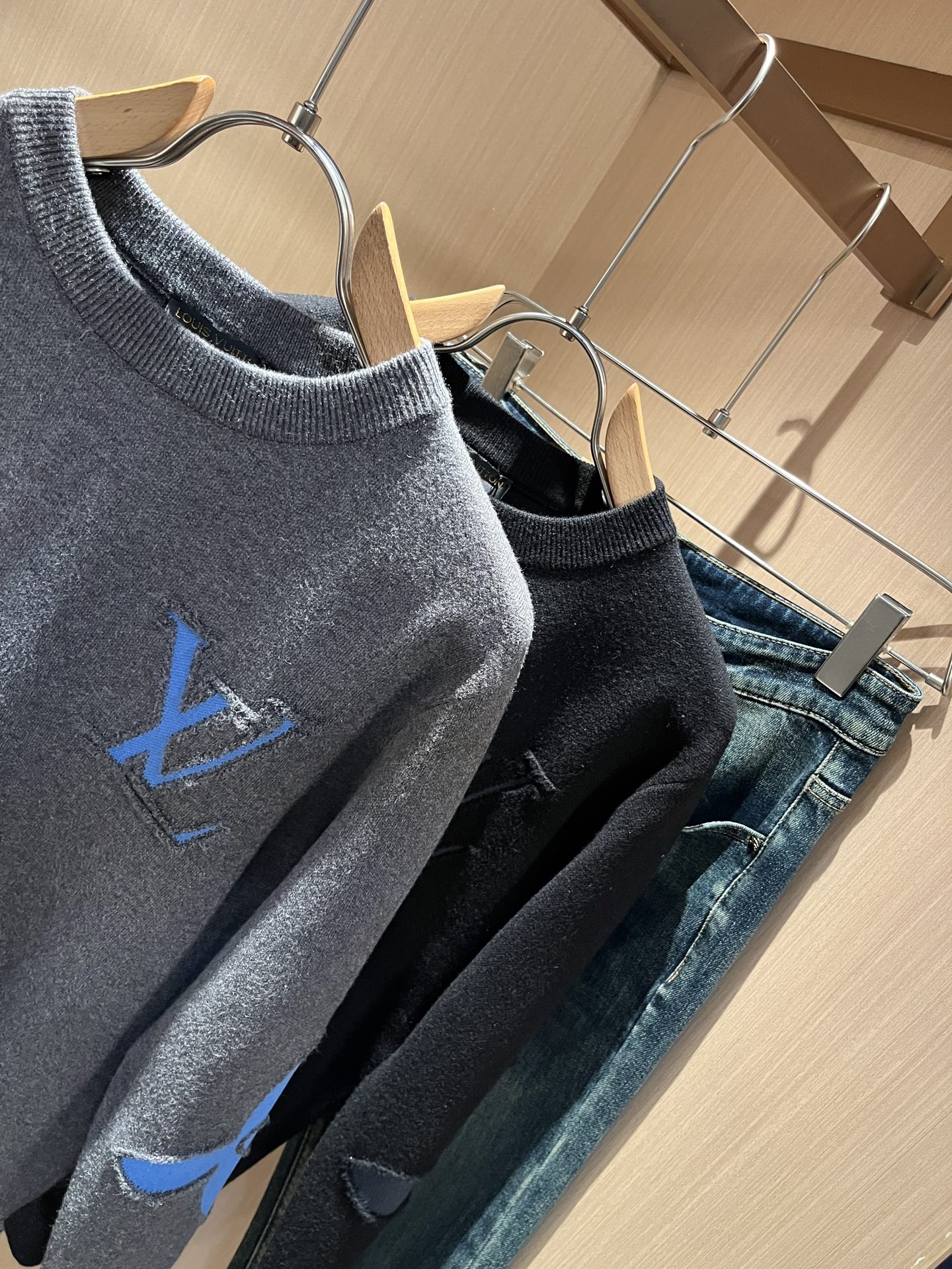 Louis Vuit*on 2025秋冬路易家族轻奢Monogram钩织针织羊毛衫！男女同款👫装饰！ 路