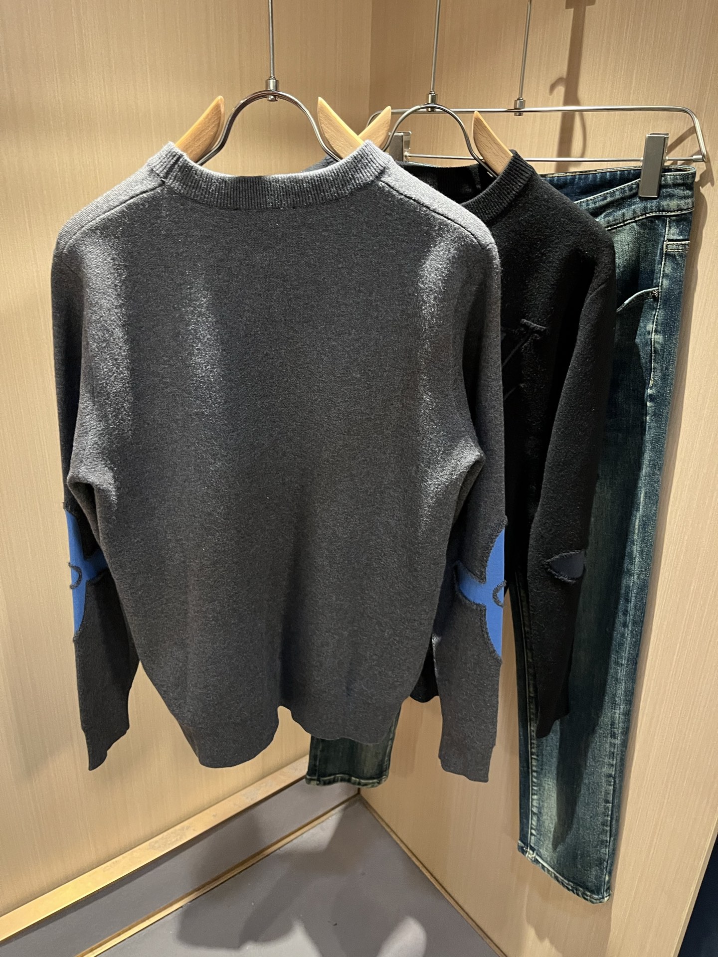 Louis Vuit*on 2025秋冬路易家族轻奢Monogram钩织针织羊毛衫！男女同款👫装饰！ 路