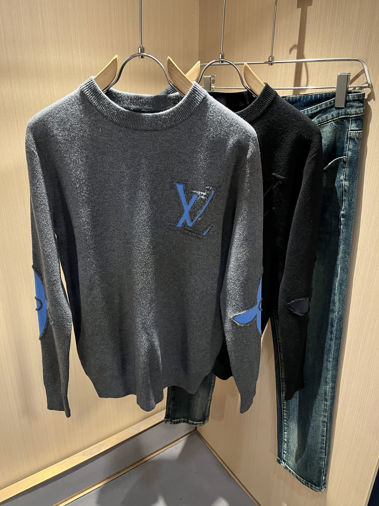 Louis Vuit*on 2025秋冬路易家族轻奢Monogram钩织针织羊毛衫！男女同款👫装饰！ 路