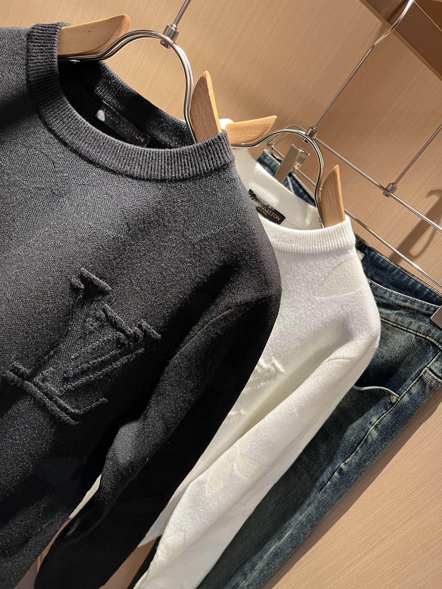 Louis Vuit*on 2025秋冬路易家族轻奢Monogram钩织针织羊毛衫！男女同款👫装饰！ 路