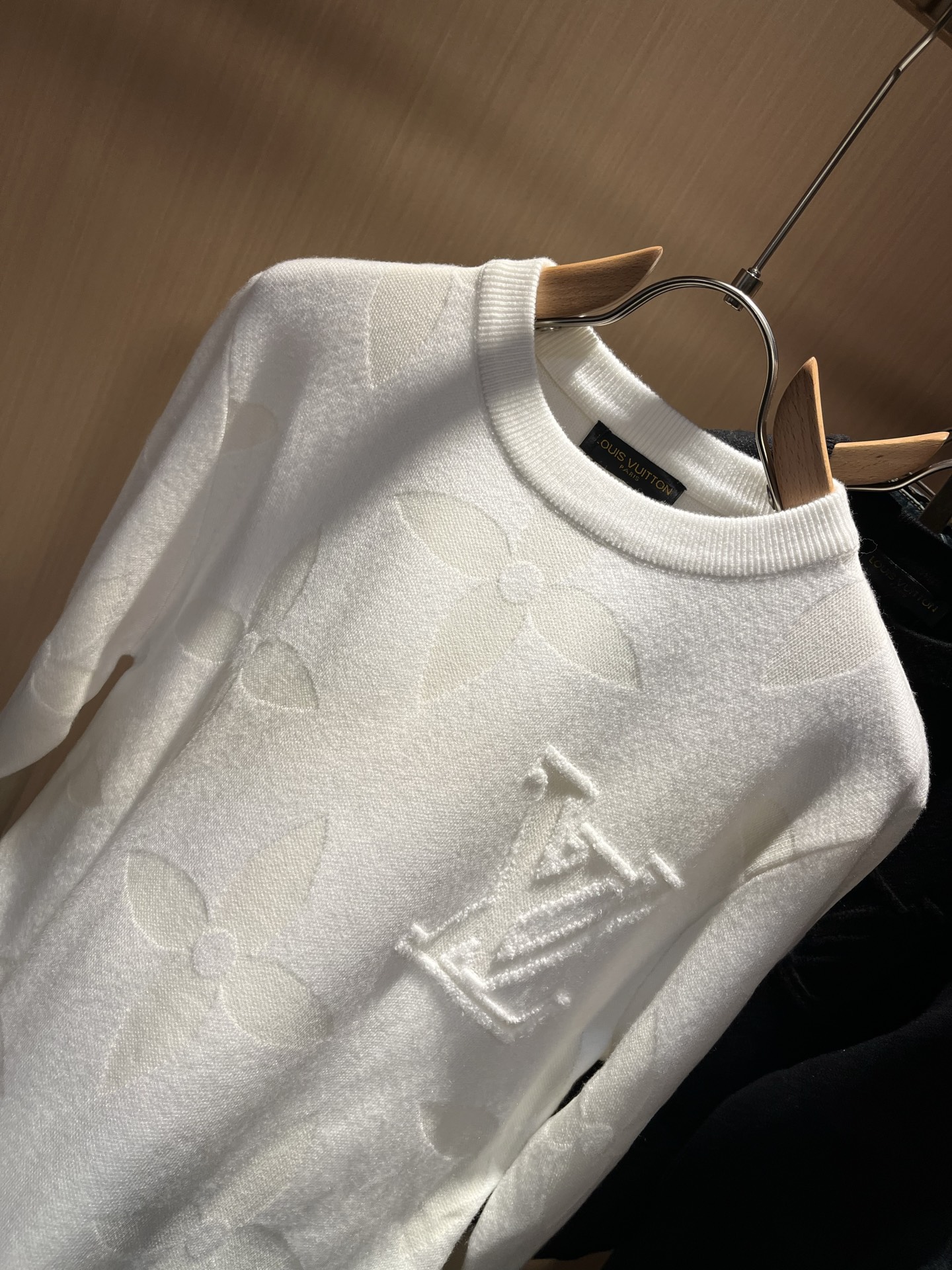 Louis Vuit*on 2025秋冬路易家族轻奢Monogram钩织针织羊毛衫！男女同款👫装饰！ 路