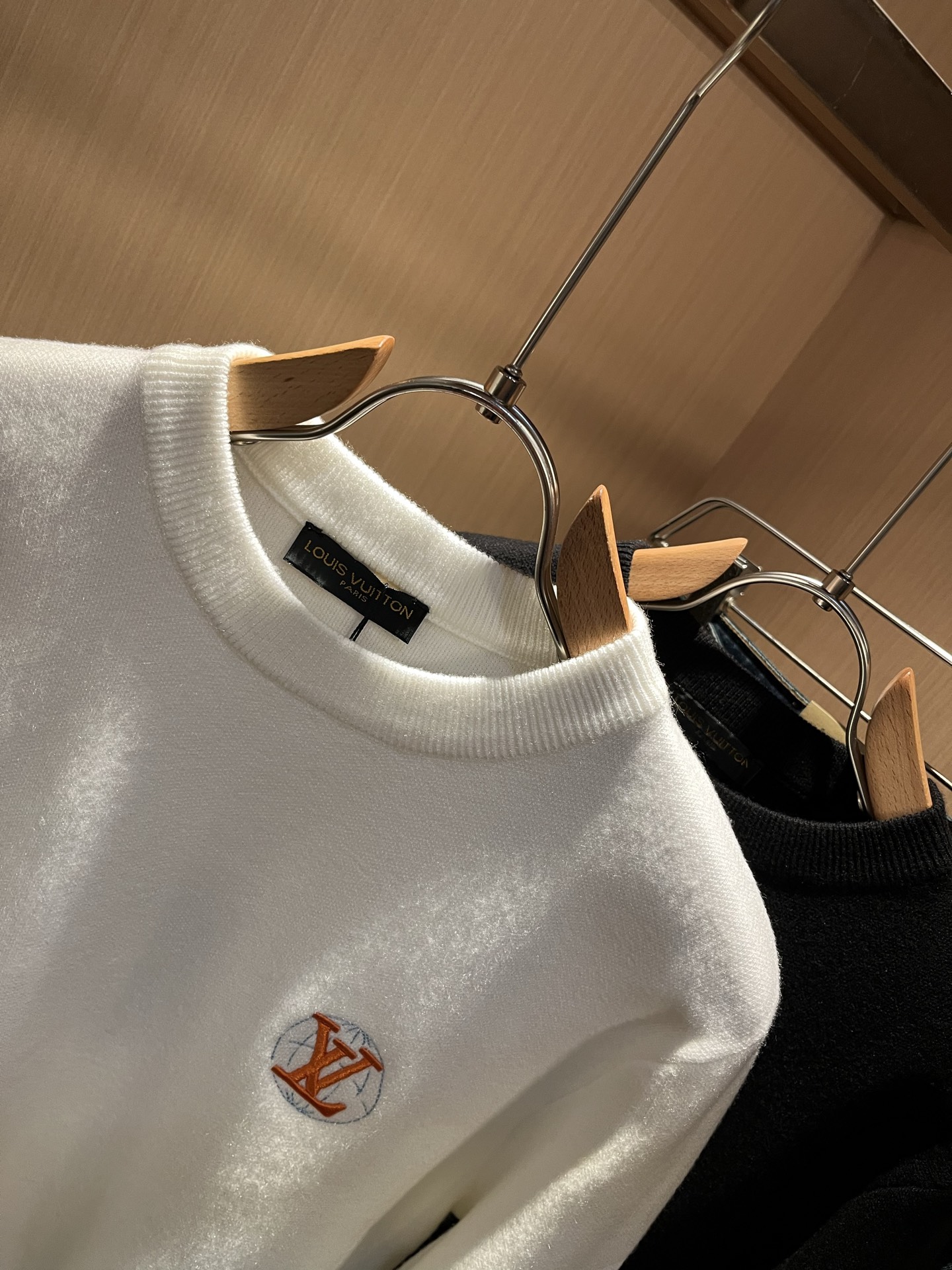 Louis Vuit*on 2025秋冬路易家族轻奢Monogram钩织针织羊毛衫！男女同款👫装饰！ 路