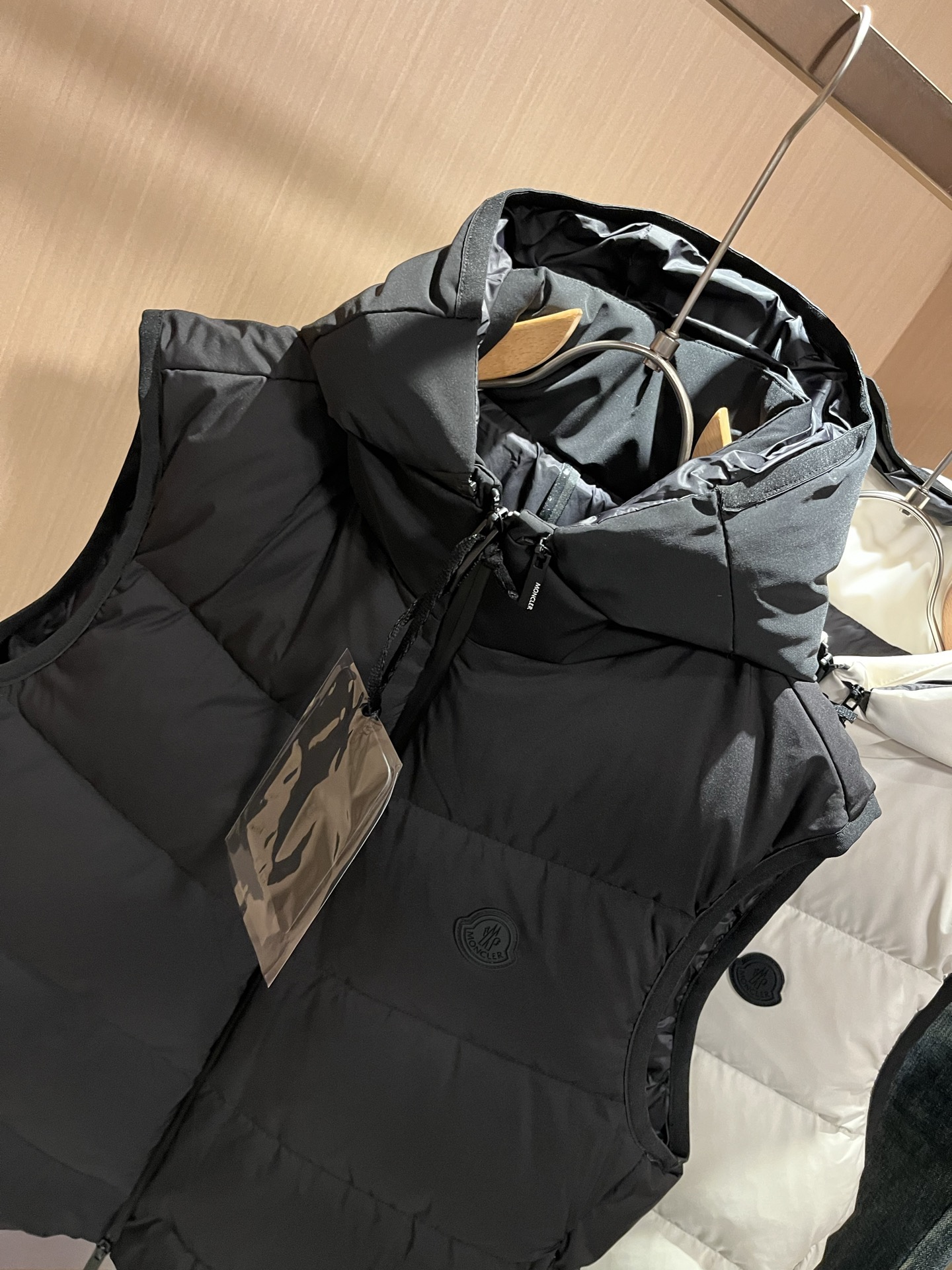 Mon*ler蒙口 2025秋冬新款男女同款👫羽绒马甲 ！年度的压轴款登场...匠心技艺于一身的经典款.