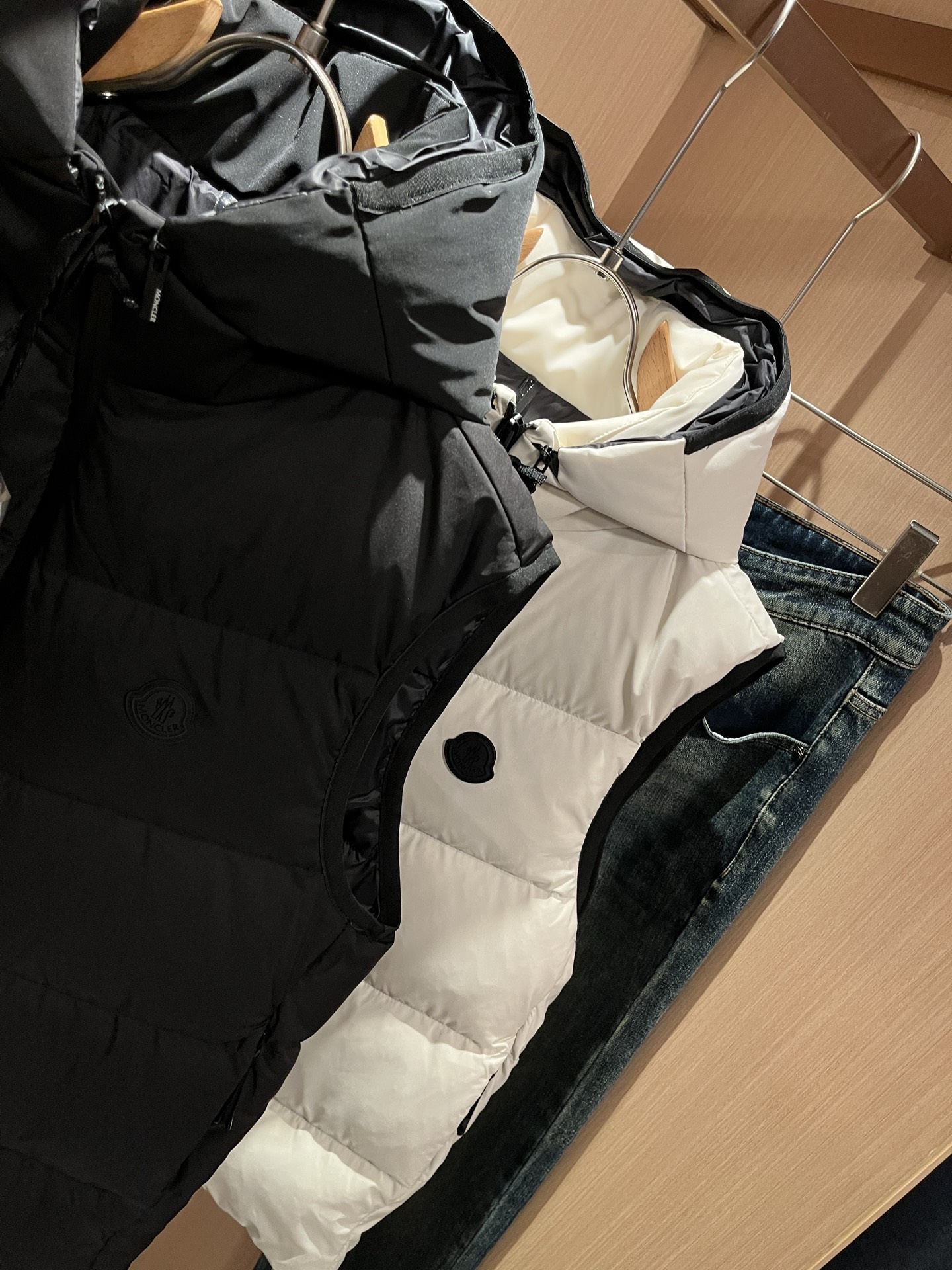 Mon*ler蒙口 2025秋冬新款男女同款👫羽绒马甲 ！年度的压轴款登场...匠心技艺于一身的经典款.