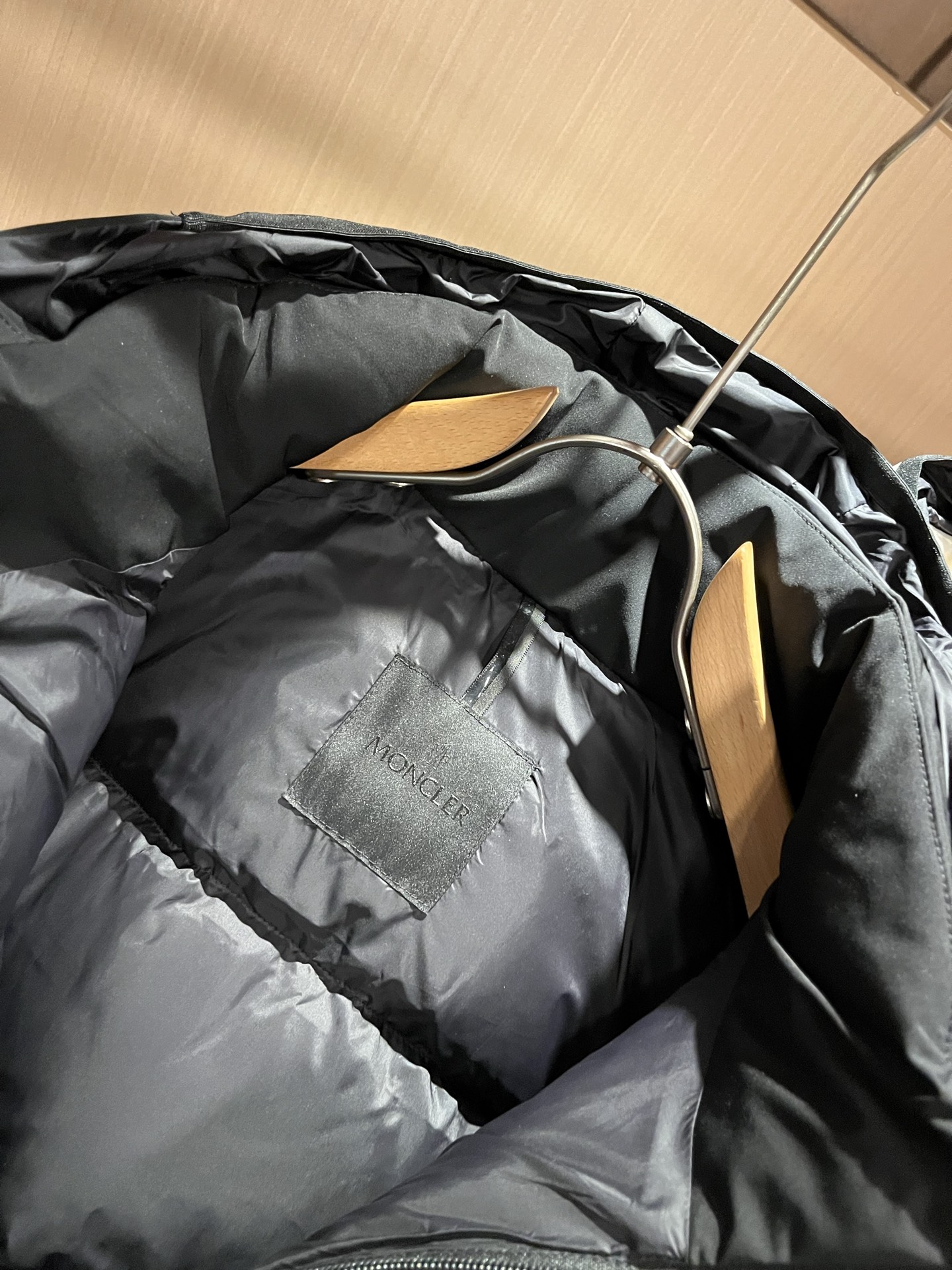 Mon*ler蒙口 2025秋冬新款男女同款👫羽绒马甲 ！年度的压轴款登场...匠心技艺于一身的经典款.