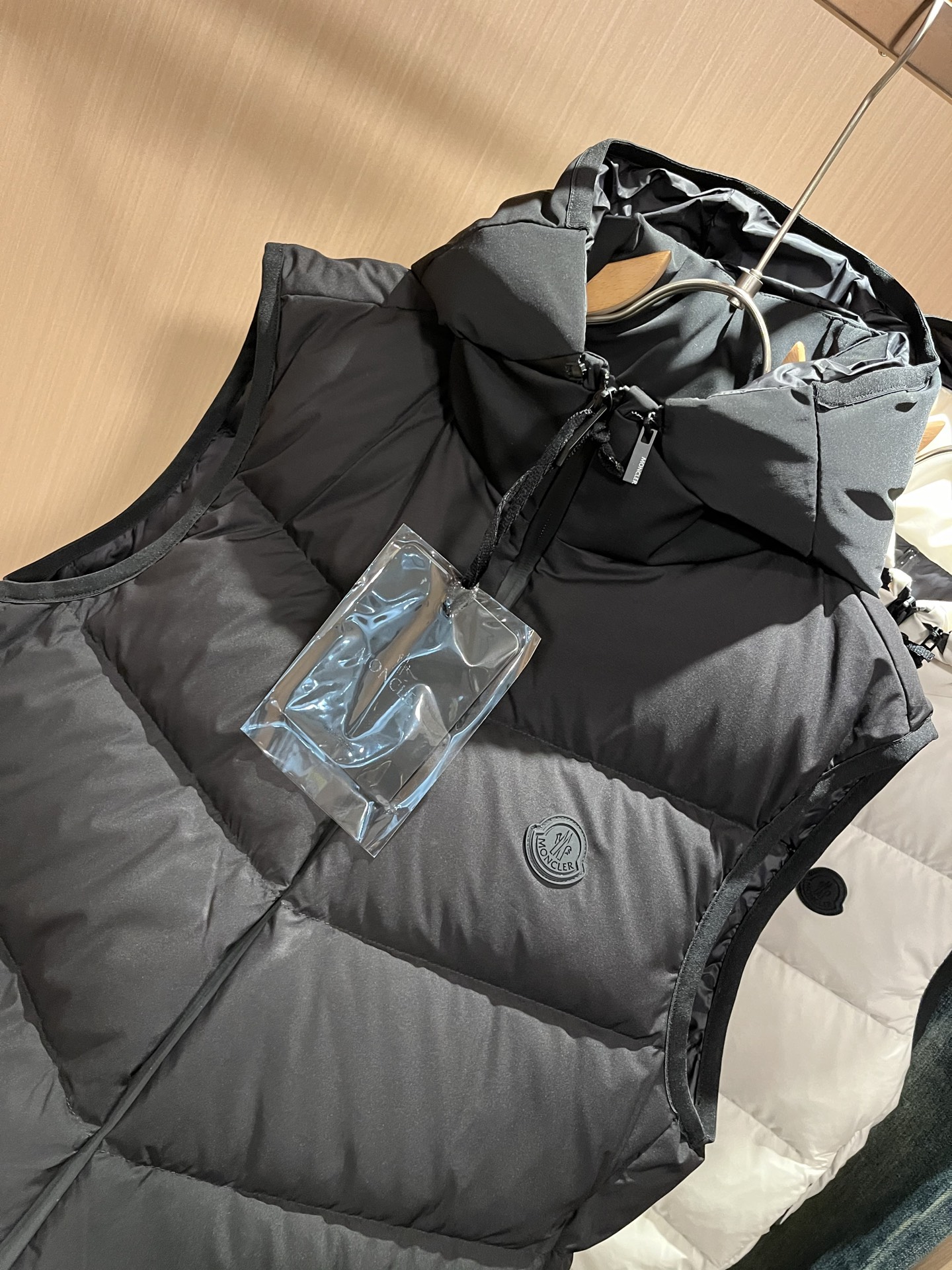 Mon*ler蒙口 2025秋冬新款男女同款👫羽绒马甲 ！年度的压轴款登场...匠心技艺于一身的经典款.