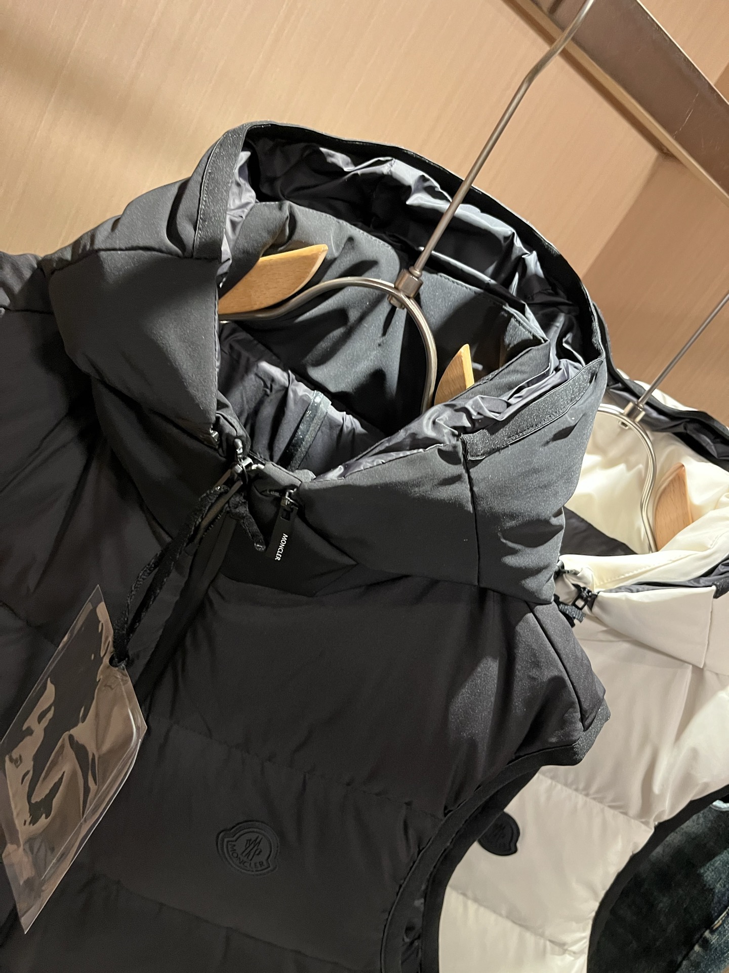 Mon*ler蒙口 2025秋冬新款男女同款👫羽绒马甲 ！年度的压轴款登场...匠心技艺于一身的经典款.