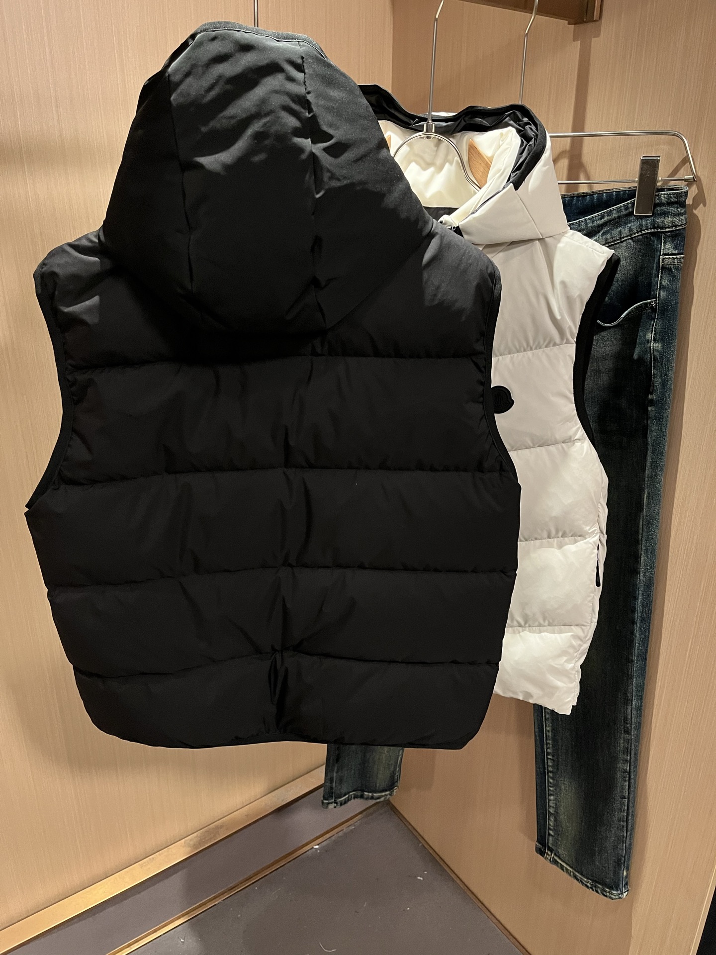 Mon*ler蒙口 2025秋冬新款男女同款👫羽绒马甲 ！年度的压轴款登场...匠心技艺于一身的经典款.