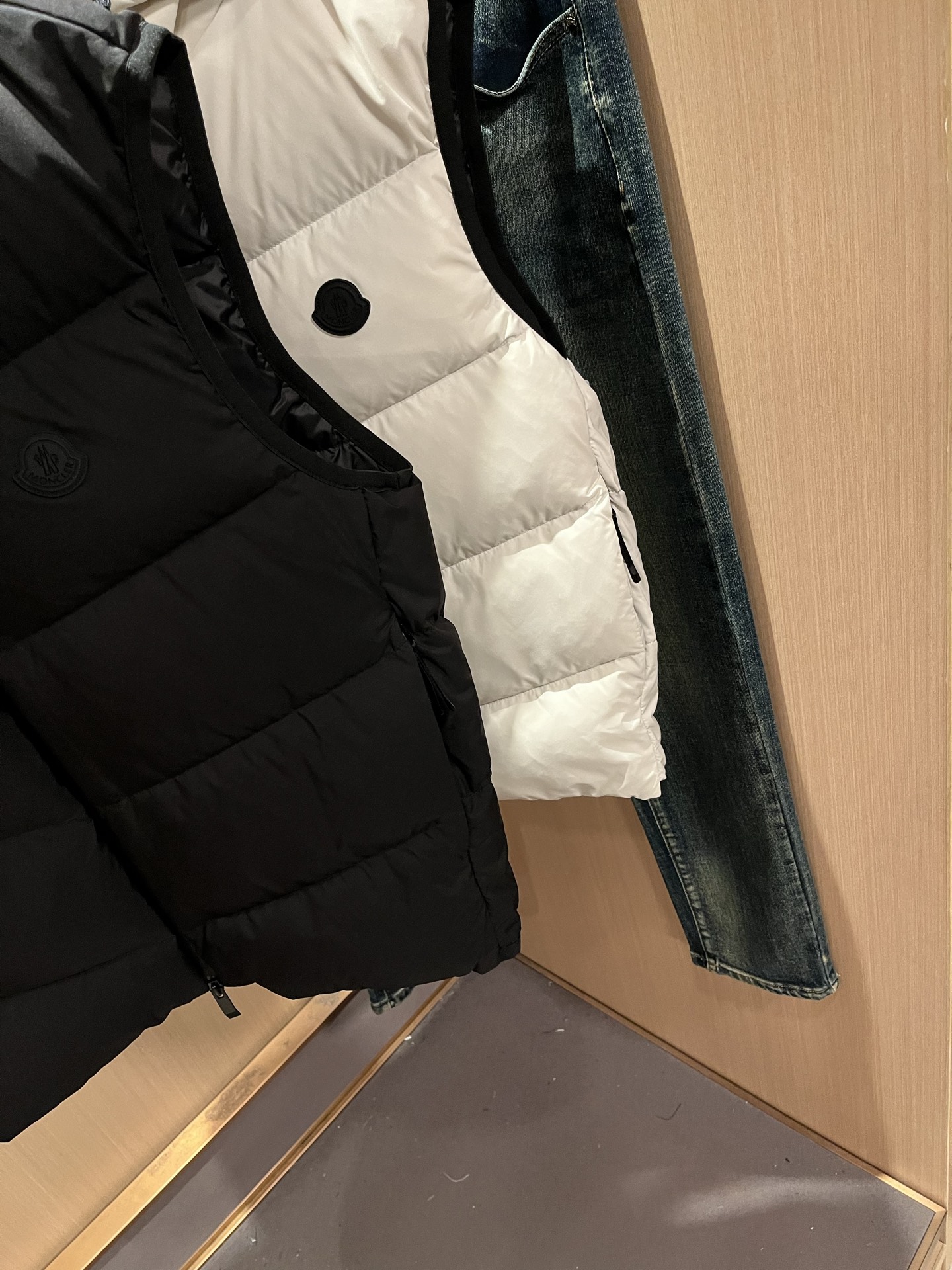 Mon*ler蒙口 2025秋冬新款男女同款👫羽绒马甲 ！年度的压轴款登场...匠心技艺于一身的经典款.