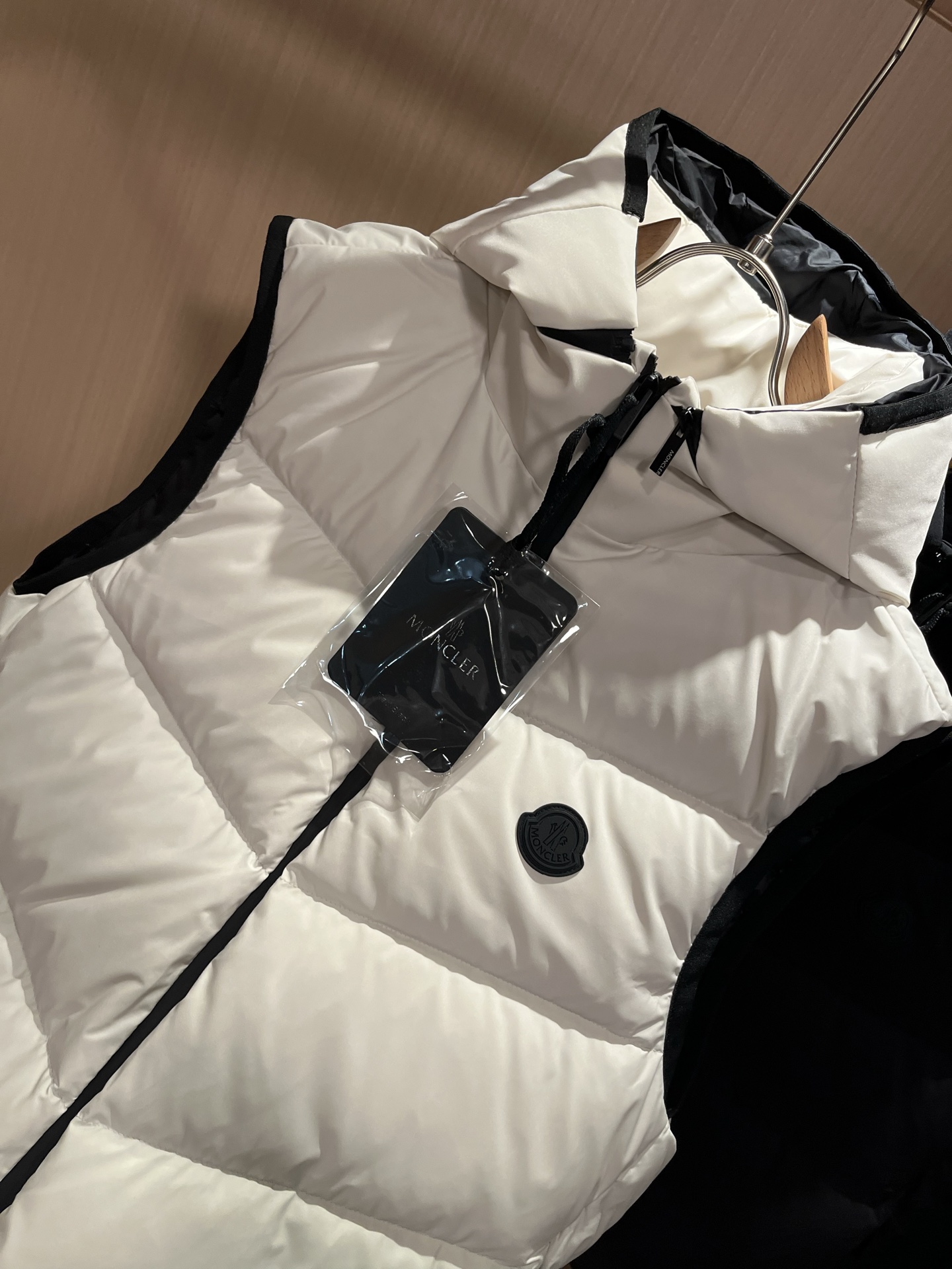 Mon*ler蒙口 2025秋冬新款男女同款👫羽绒马甲 ！年度的压轴款登场...匠心技艺于一身的经典款.