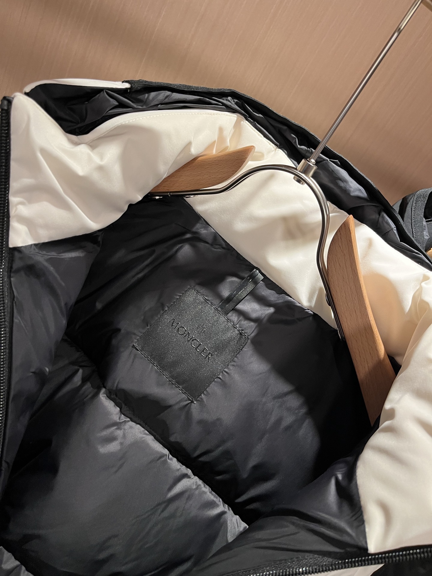 Mon*ler蒙口 2025秋冬新款男女同款👫羽绒马甲 ！年度的压轴款登场...匠心技艺于一身的经典款.