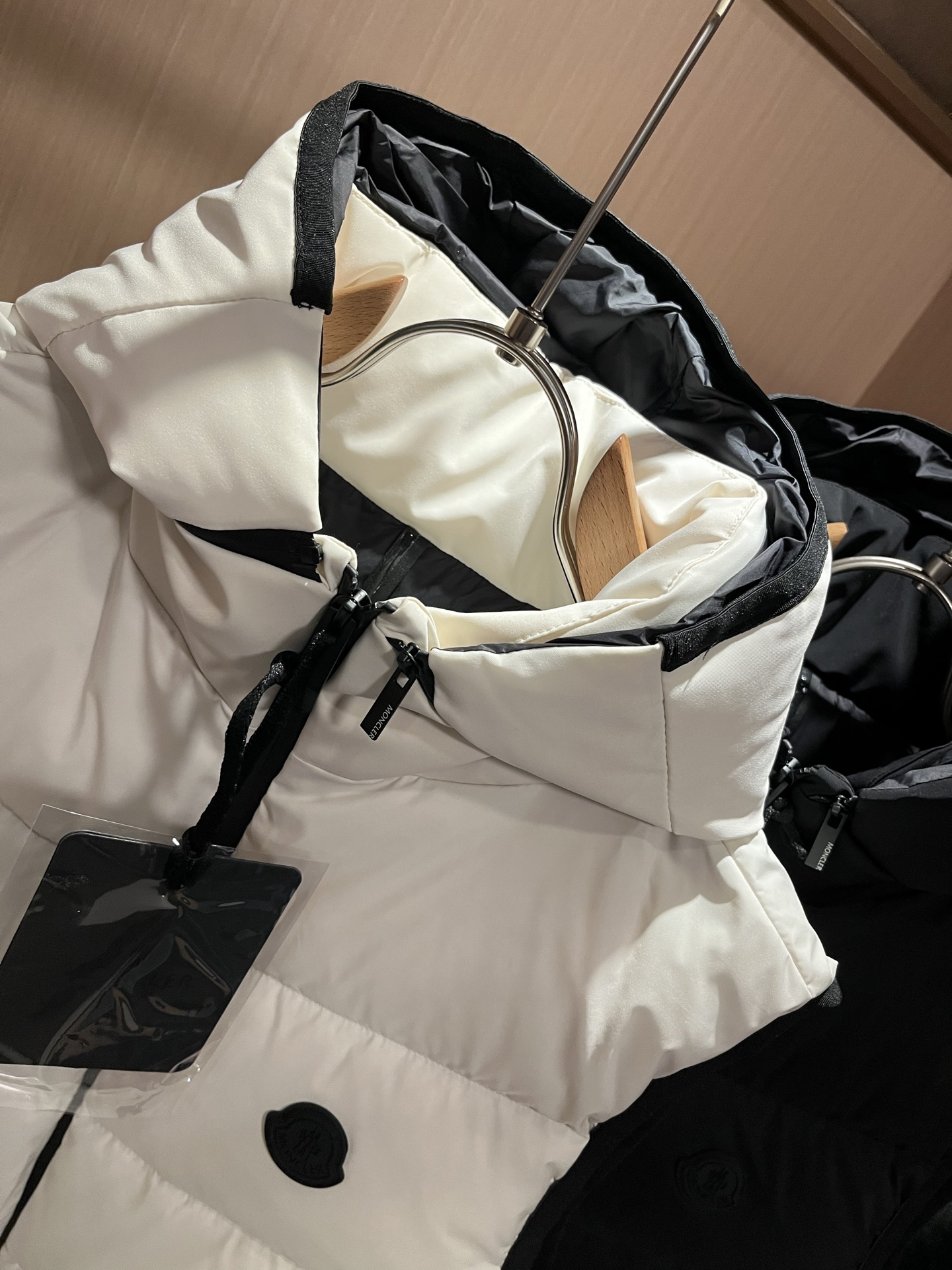 Mon*ler蒙口 2025秋冬新款男女同款👫羽绒马甲 ！年度的压轴款登场...匠心技艺于一身的经典款.