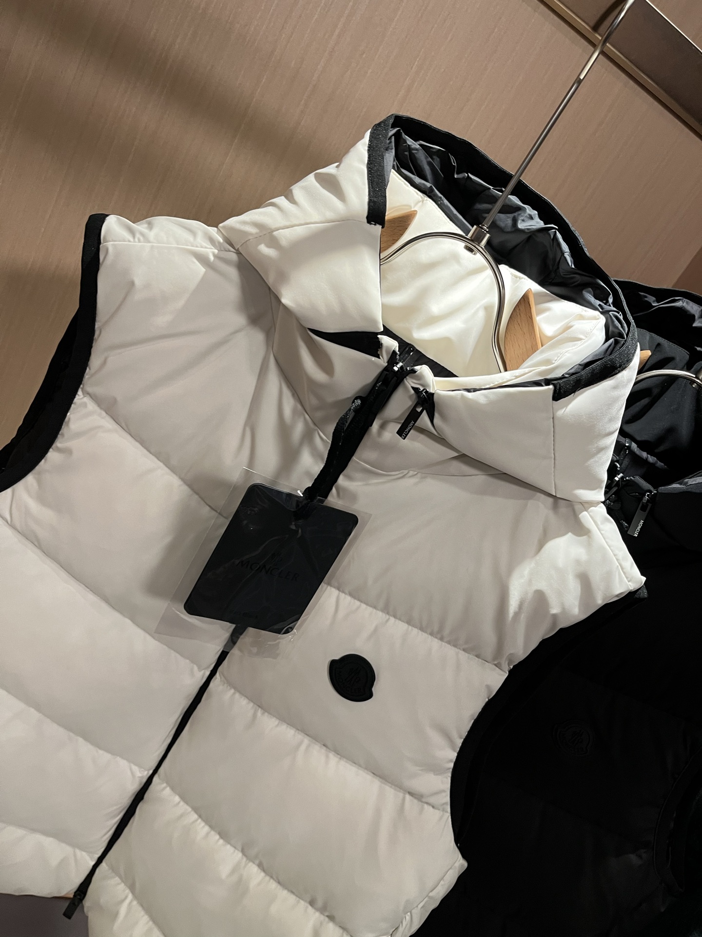 Mon*ler蒙口 2025秋冬新款男女同款👫羽绒马甲 ！年度的压轴款登场...匠心技艺于一身的经典款.