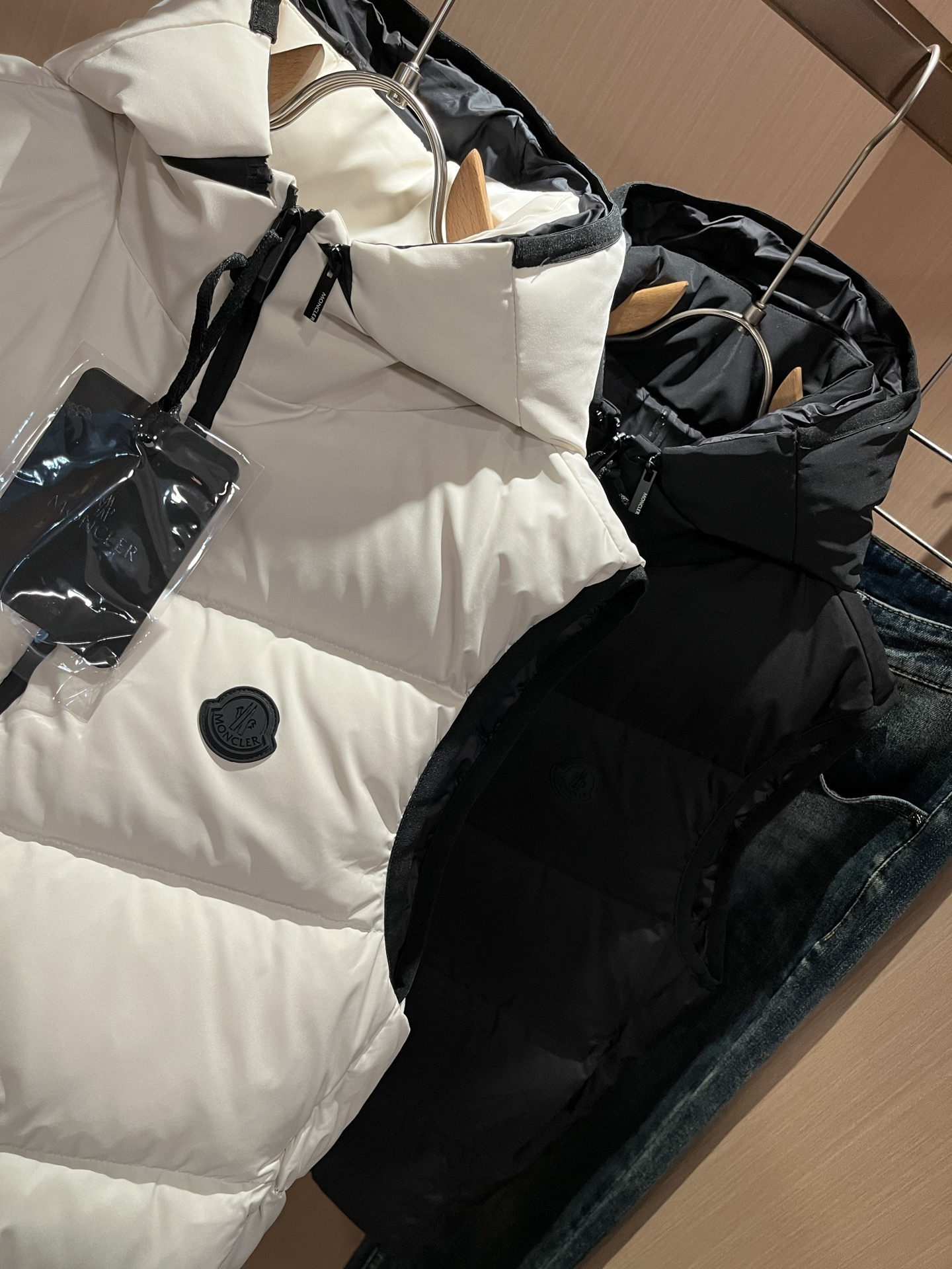 Mon*ler蒙口 2025秋冬新款男女同款👫羽绒马甲 ！年度的压轴款登场...匠心技艺于一身的经典款.