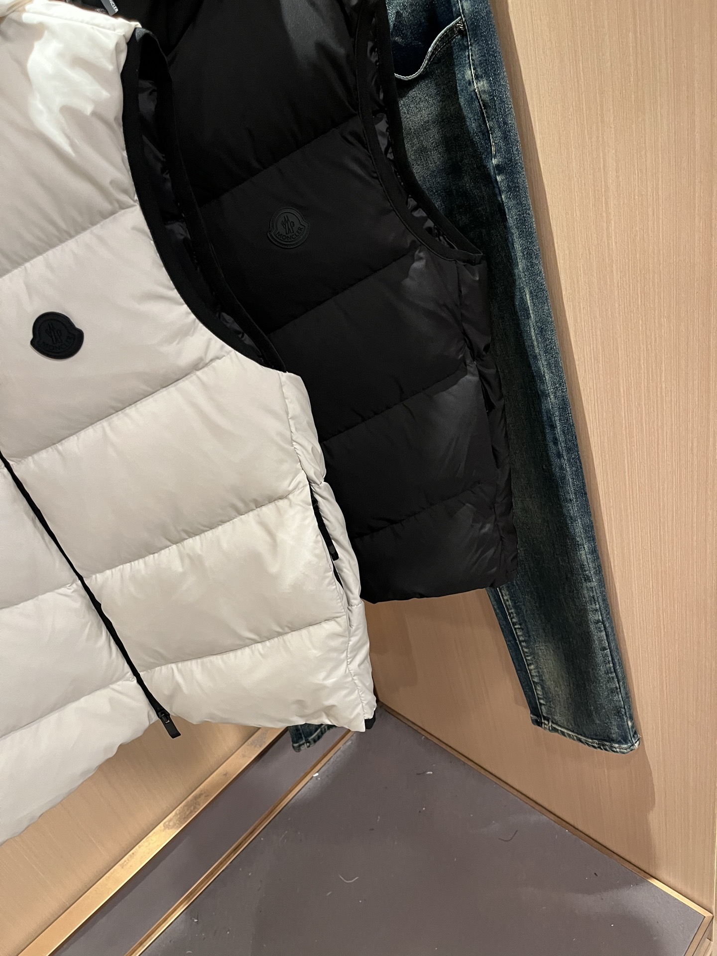 Mon*ler蒙口 2025秋冬新款男女同款👫羽绒马甲 ！年度的压轴款登场...匠心技艺于一身的经典款.