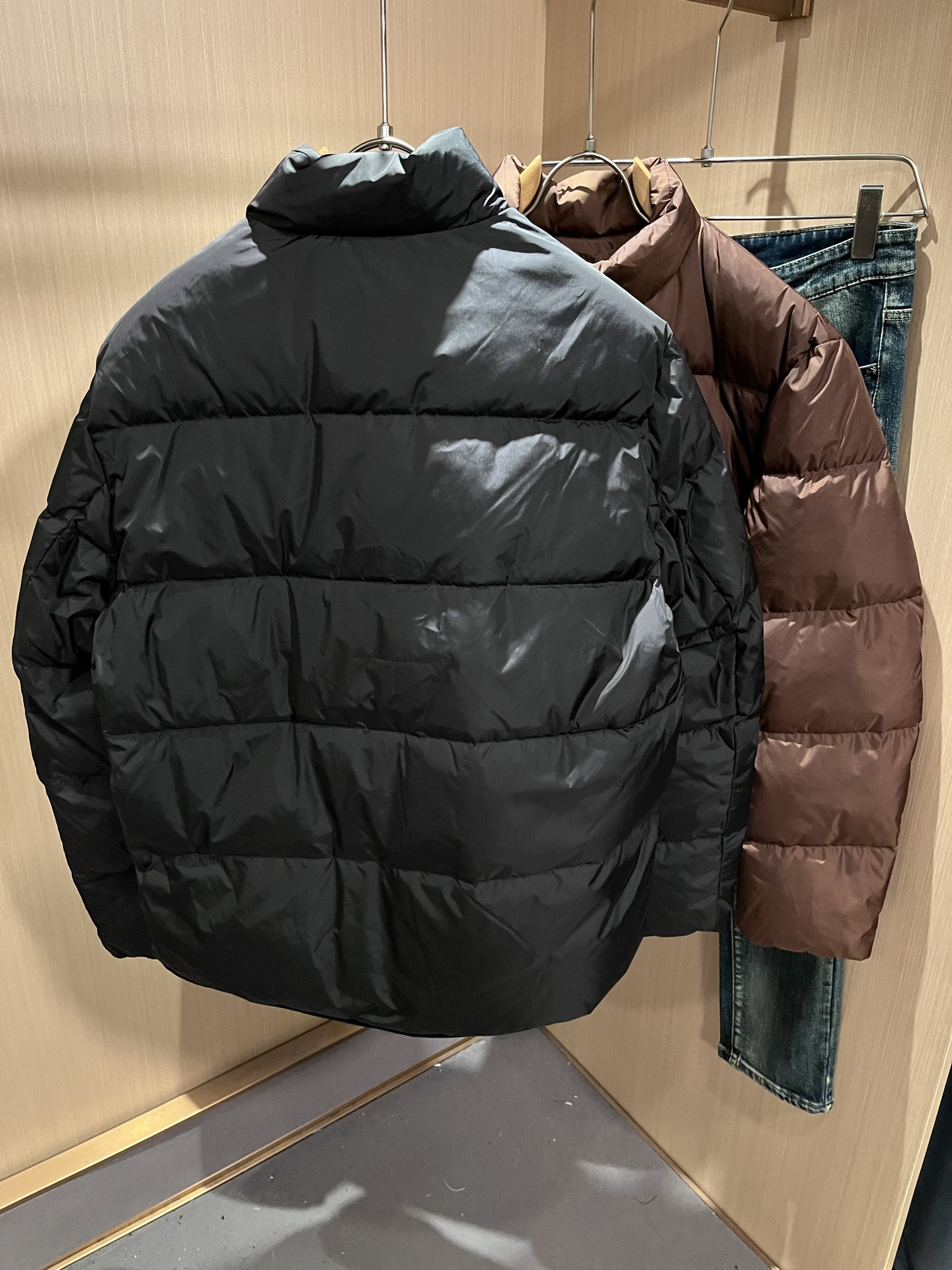 Prad*a 普*达2025秋冬男女同款👫羽绒服夹克外套，现货 Prad* 羽绒面料夹克 防水羽绒服保暖