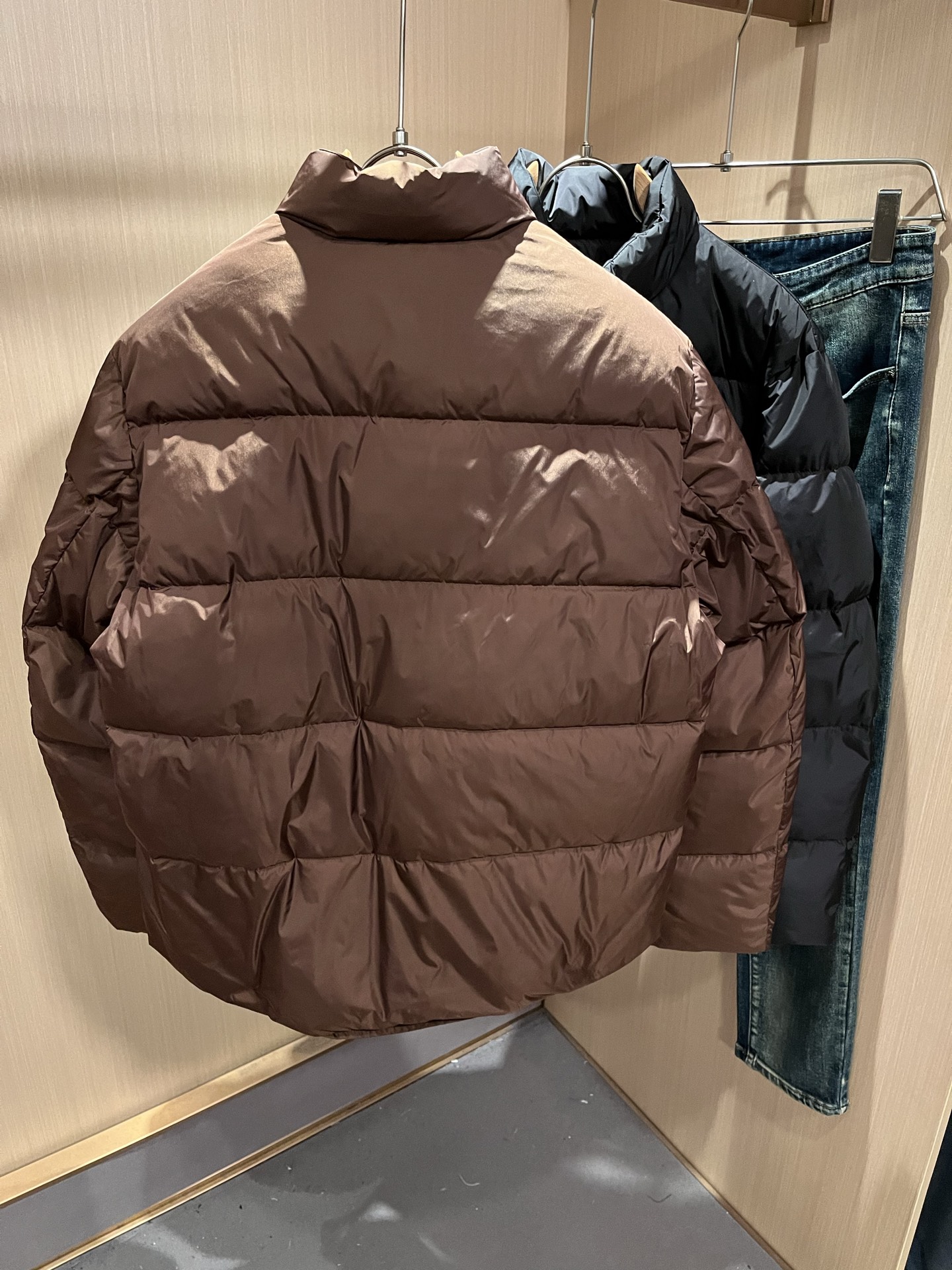 Prad*a 普*达2025秋冬男女同款👫羽绒服夹克外套，现货 Prad* 羽绒面料夹克 防水羽绒服保暖