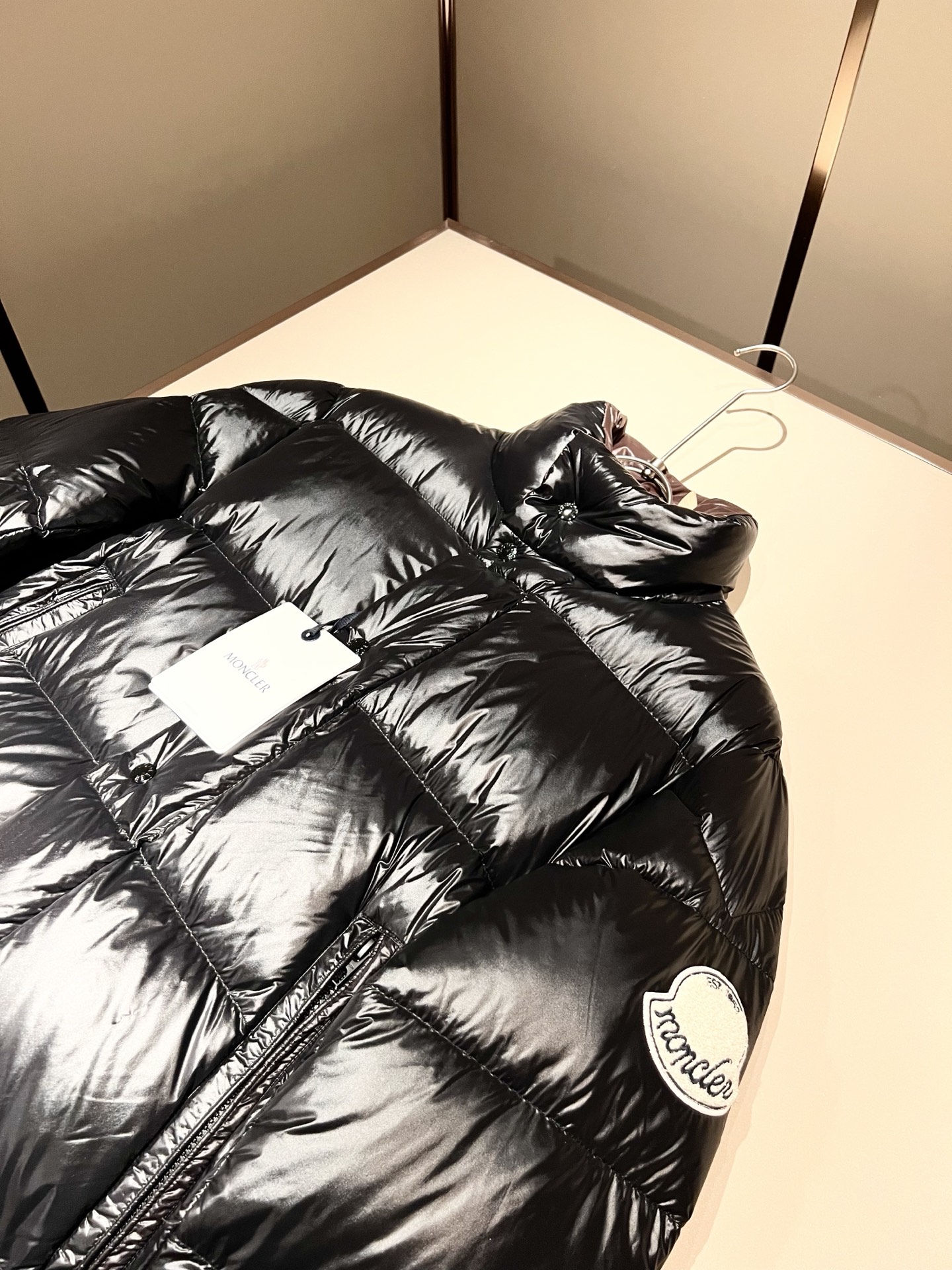 Mon*ler蒙口 2025秋冬新款男女同款👫羽绒服 ！年度的压轴款登场...匠心技艺于一身的经典款.高