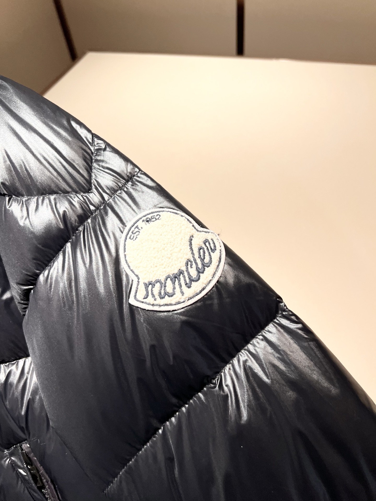 Mon*ler蒙口 2025秋冬新款男女同款👫羽绒服 ！年度的压轴款登场...匠心技艺于一身的经典款.高