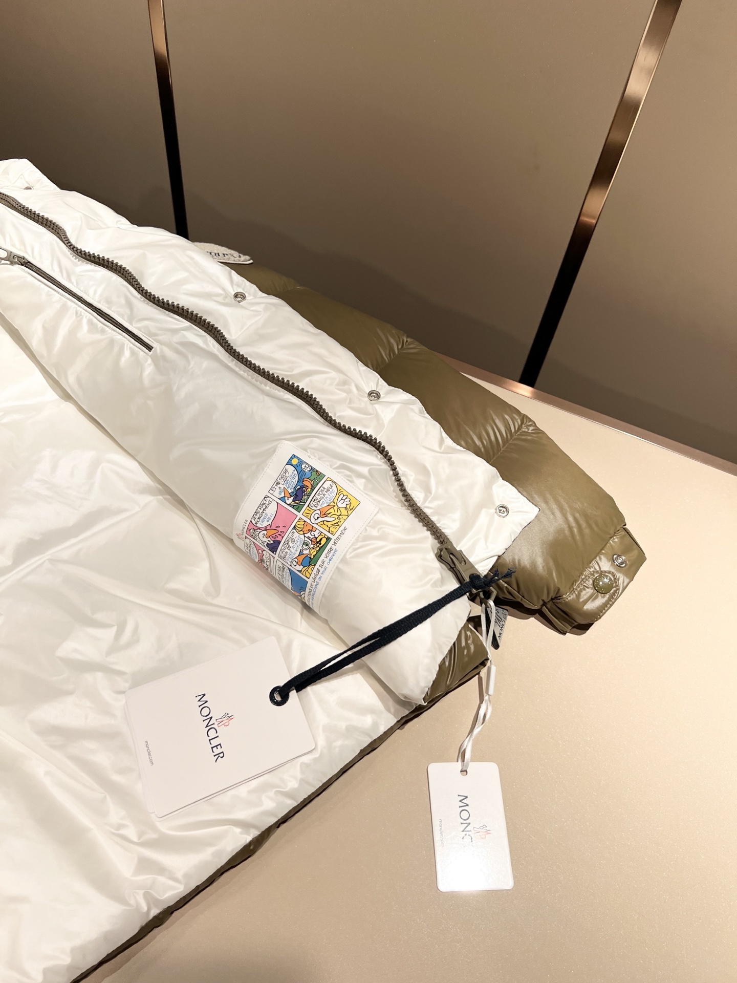 Mon*ler蒙口 2025秋冬新款男女同款👫羽绒服 ！年度的压轴款登场...匠心技艺于一身的经典款.高