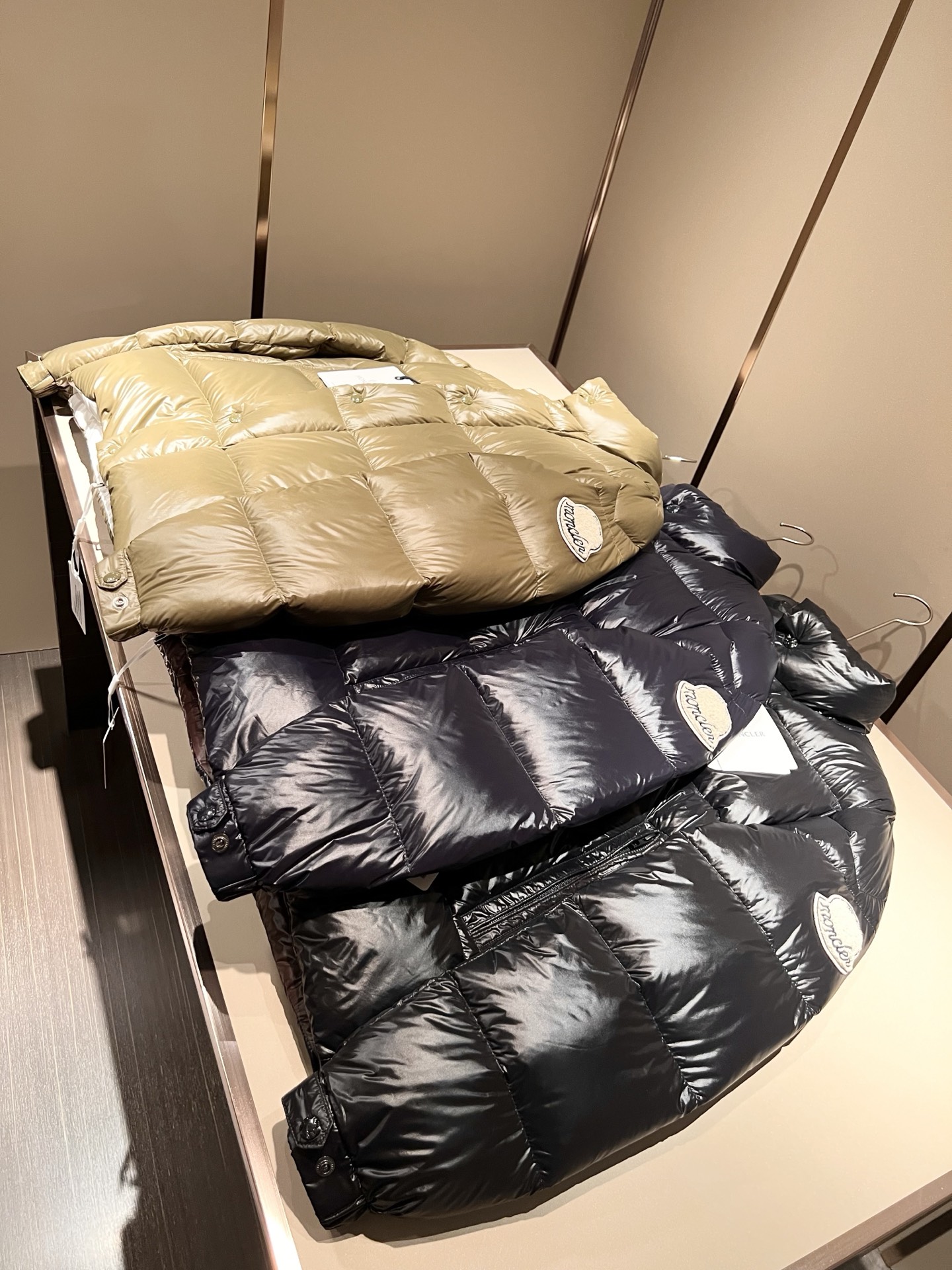 Mon*ler蒙口 2025秋冬新款男女同款👫羽绒服 ！年度的压轴款登场...匠心技艺于一身的经典款.高