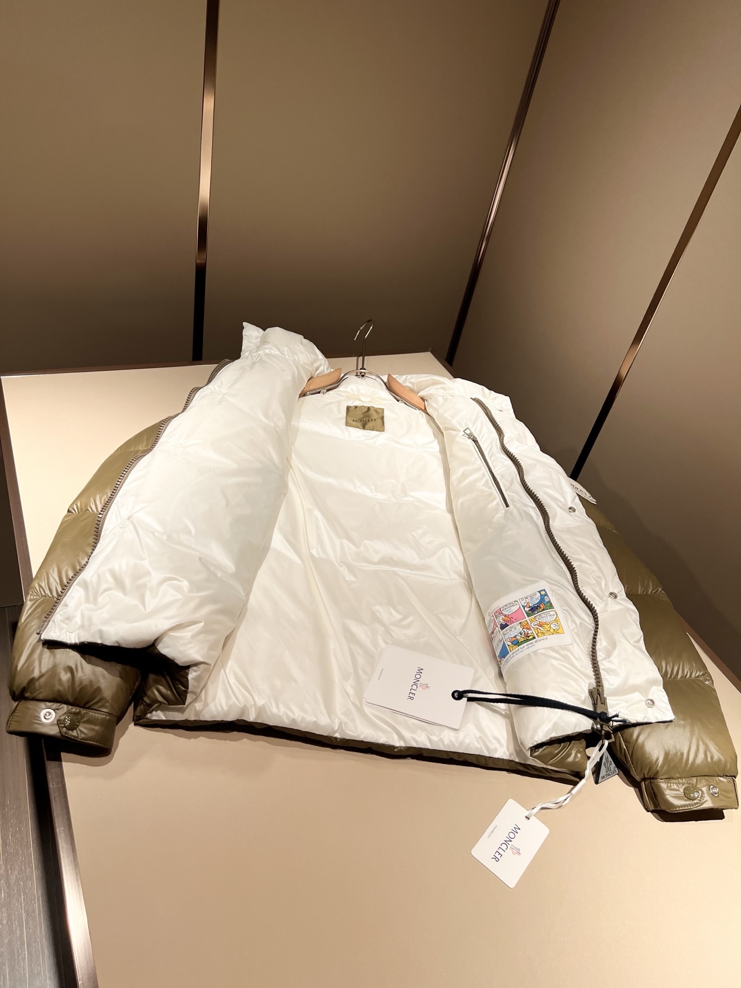 Mon*ler蒙口 2025秋冬新款男女同款👫羽绒服 ！年度的压轴款登场...匠心技艺于一身的经典款.高