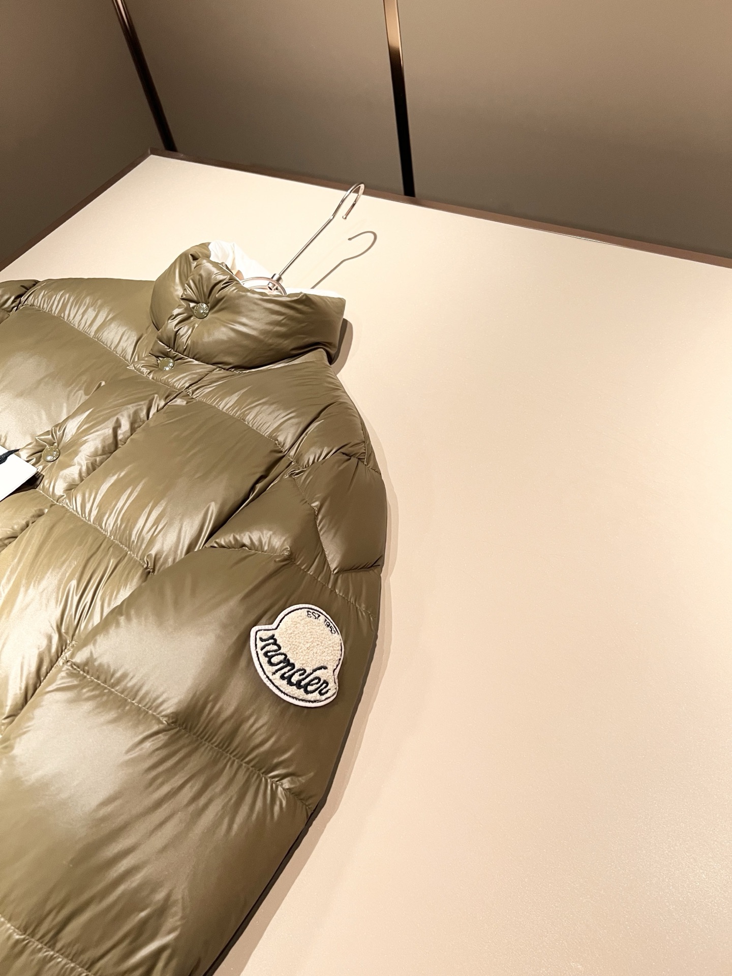 Mon*ler蒙口 2025秋冬新款男女同款👫羽绒服 ！年度的压轴款登场...匠心技艺于一身的经典款.高