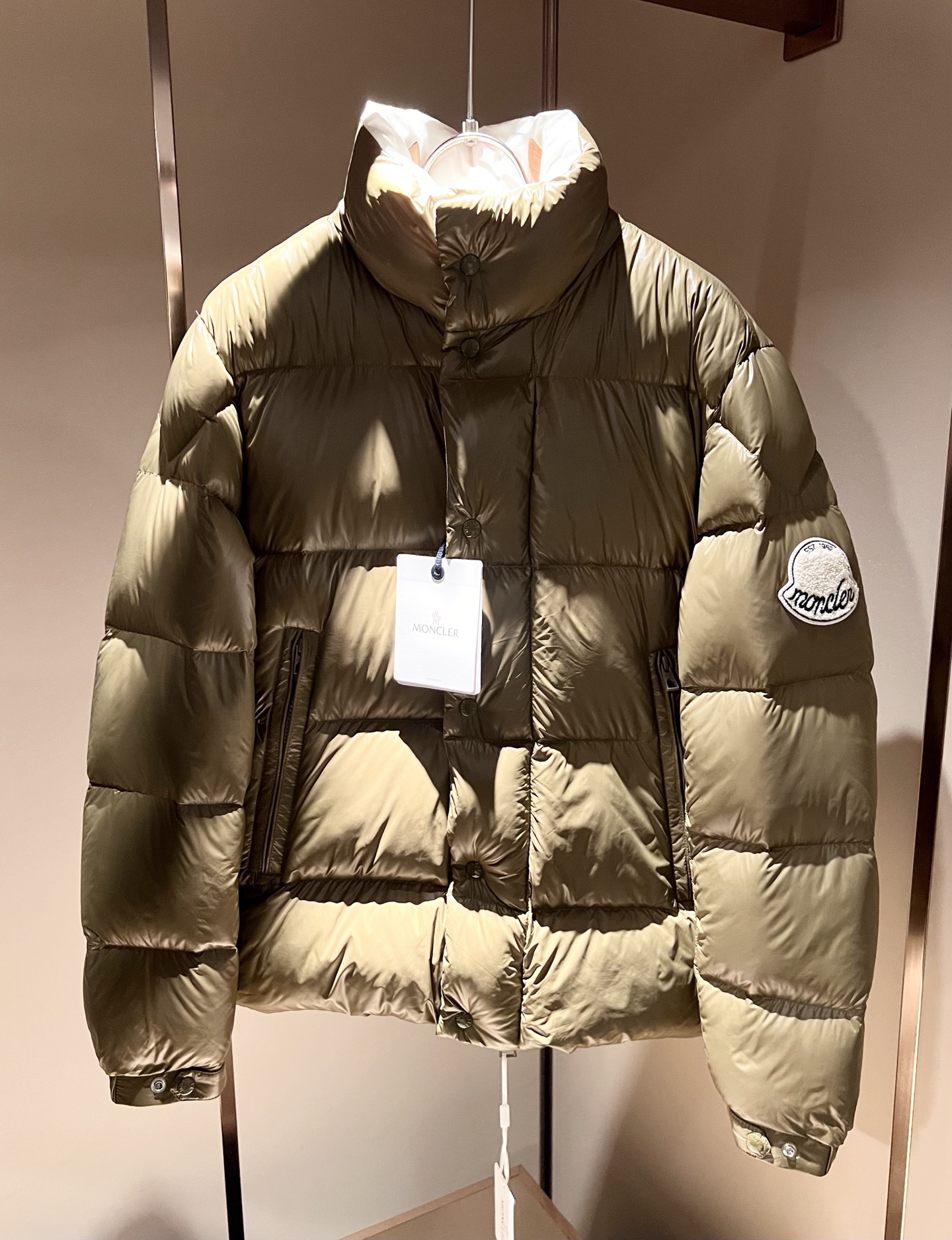 Mon*ler蒙口 2025秋冬新款男女同款👫羽绒服 ！年度的压轴款登场...匠心技艺于一身的经典款.高