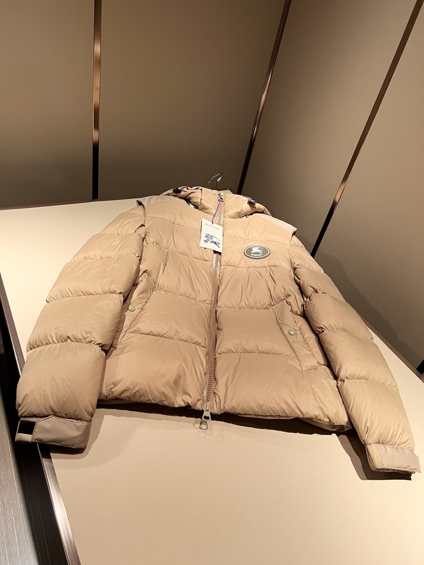 BURBER*Y巴*莉 2025秋冬新品羽绒夹克外套，重磅来袭，最近比较火热的环保聚酯纤维记忆面料制作而