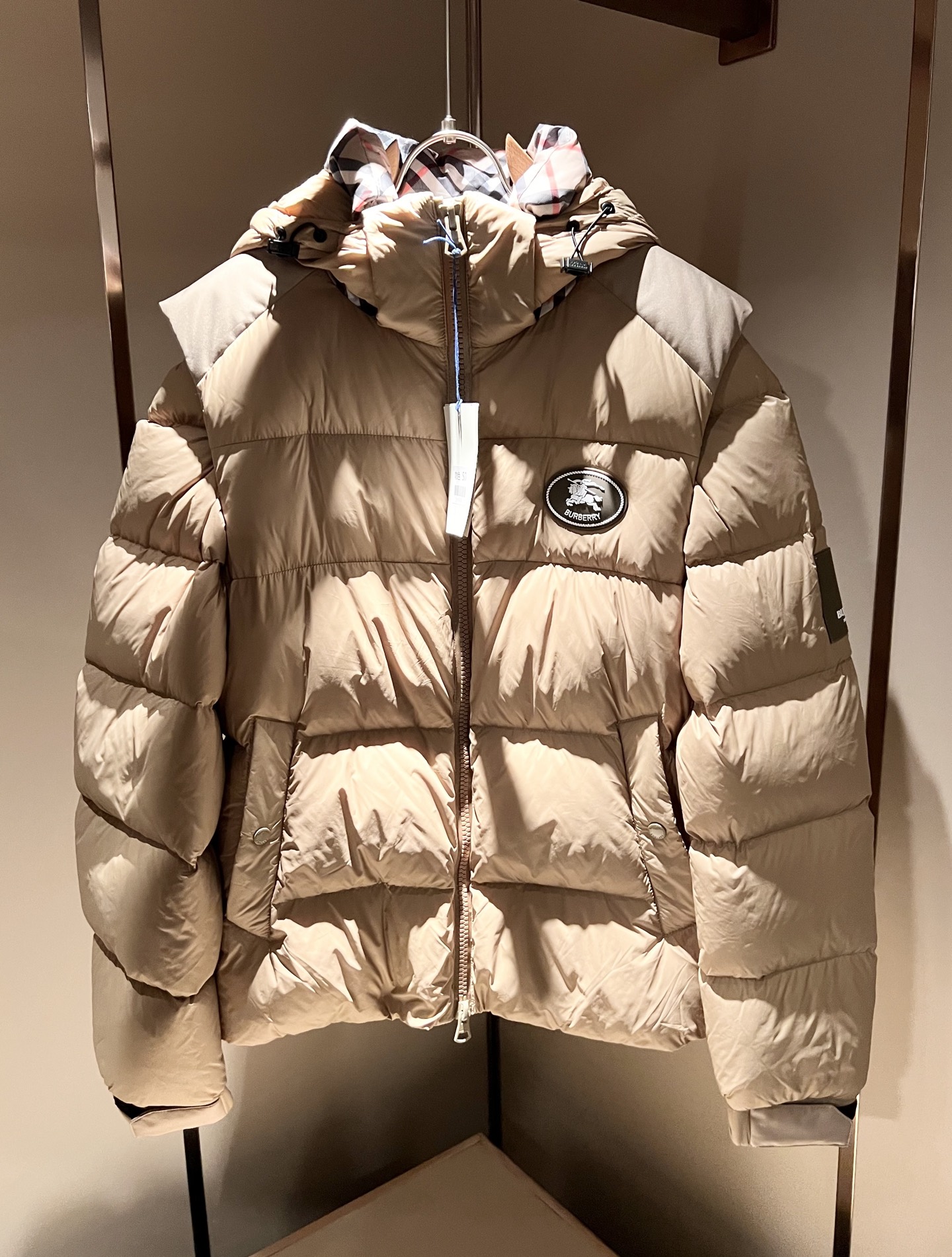BURBER*Y巴*莉 2025秋冬新品羽绒夹克外套，重磅来袭，最近比较火热的环保聚酯纤维记忆面料制作而