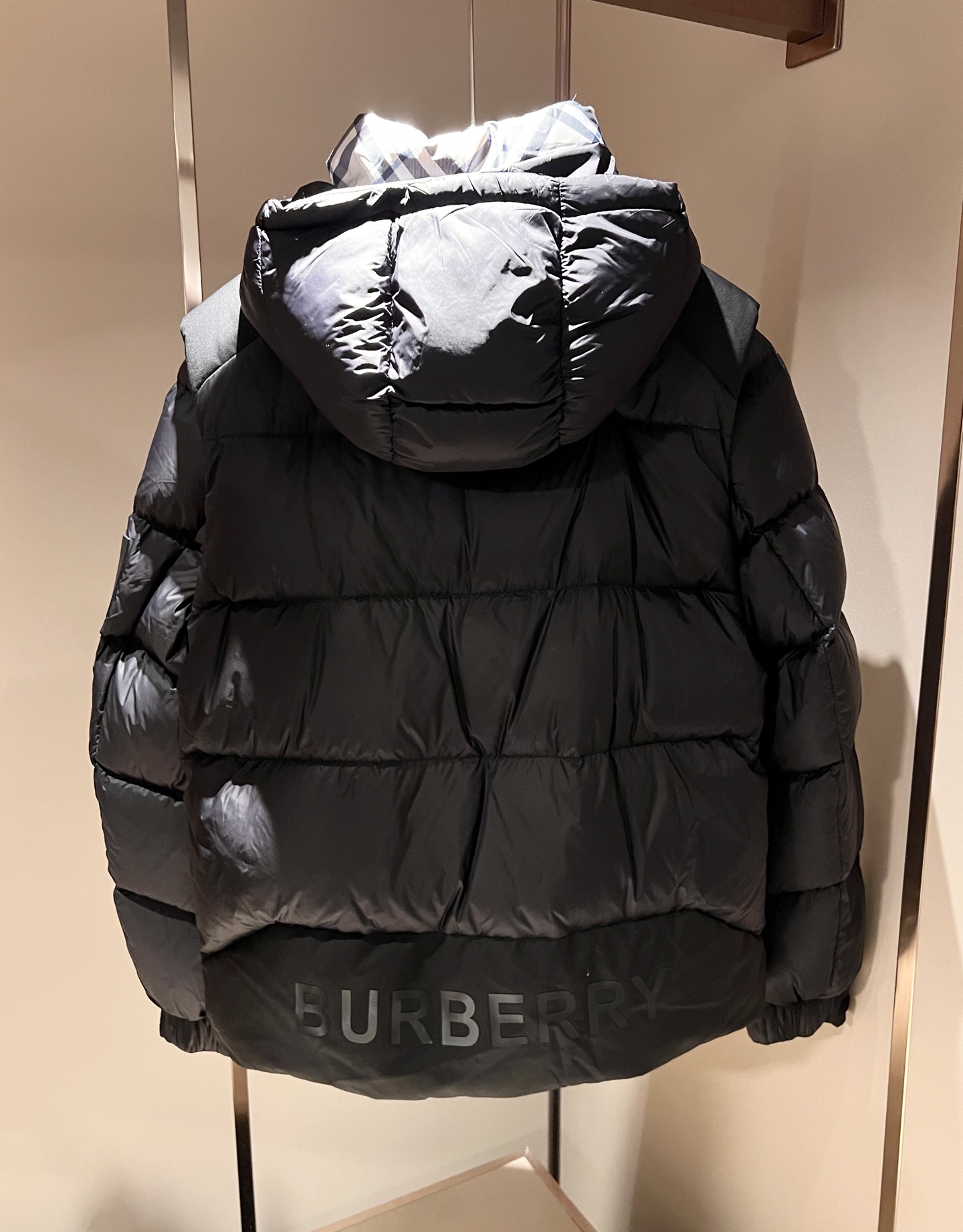 BURBER*Y巴*莉 2025秋冬新品羽绒夹克外套，重磅来袭，最近比较火热的环保聚酯纤维记忆面料制作而