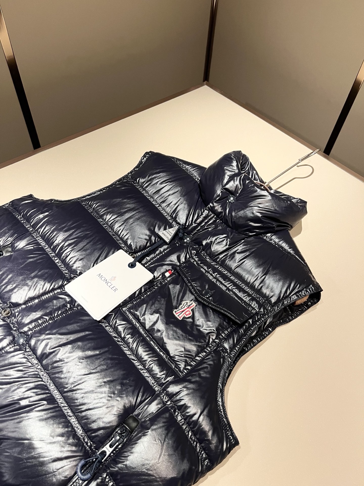 Mon*ler蒙口 2025秋冬新款男女同款👫羽绒马甲夹克 ！年度的压轴款登场...匠心技艺于一身的经典