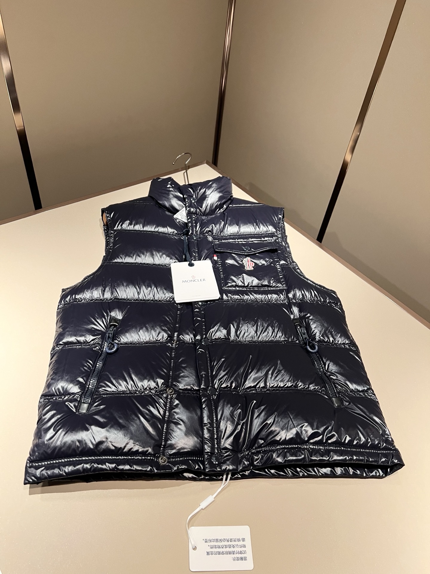 Mon*ler蒙口 2025秋冬新款男女同款👫羽绒马甲夹克 ！年度的压轴款登场...匠心技艺于一身的经典